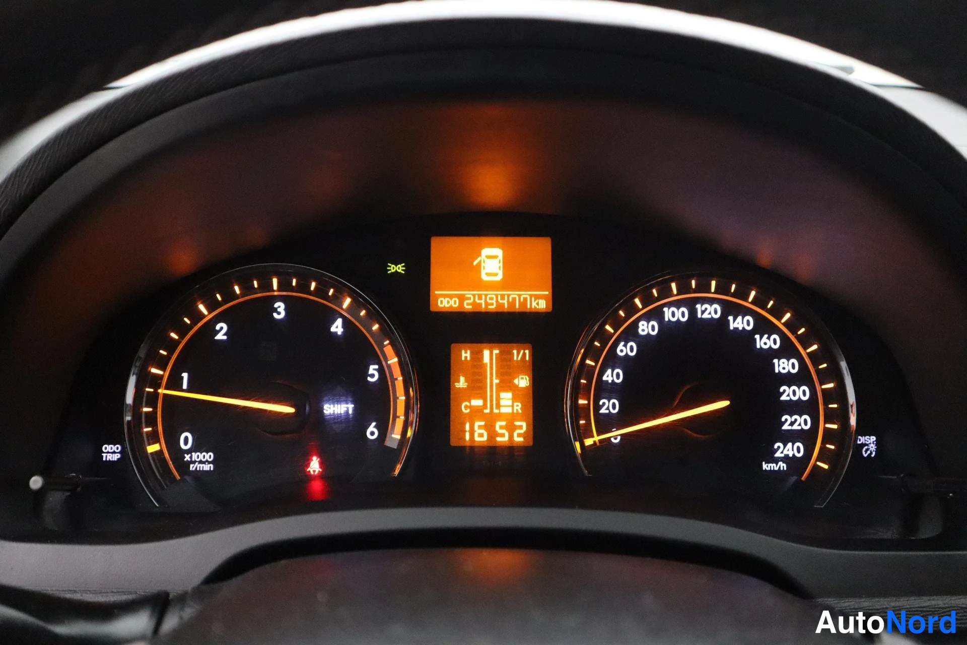 Harmaa Toyota Avensis 2011, yksityiskohta, kuva 8