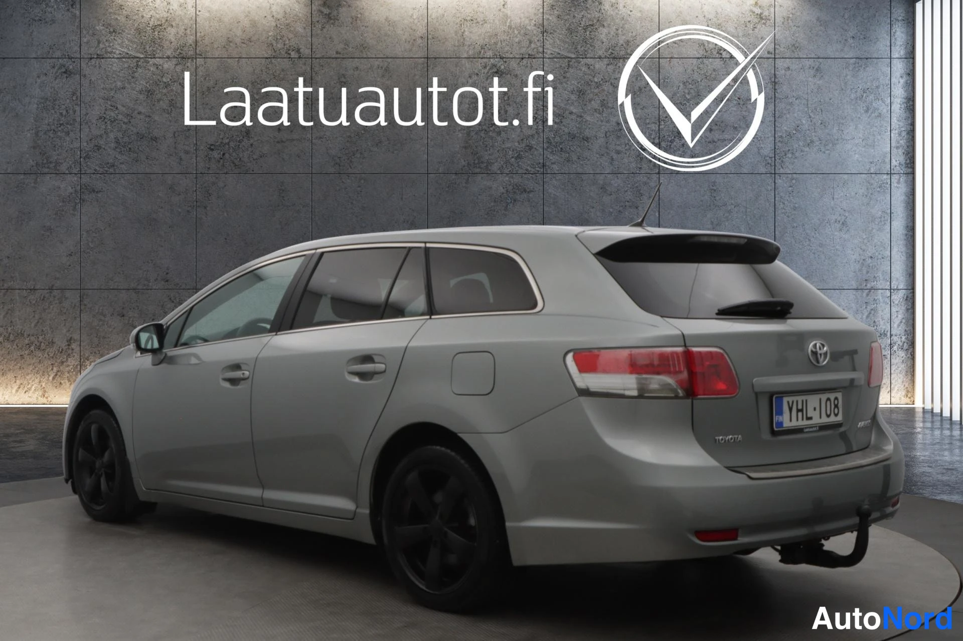Harmaa Toyota Avensis 2011, kuva 20