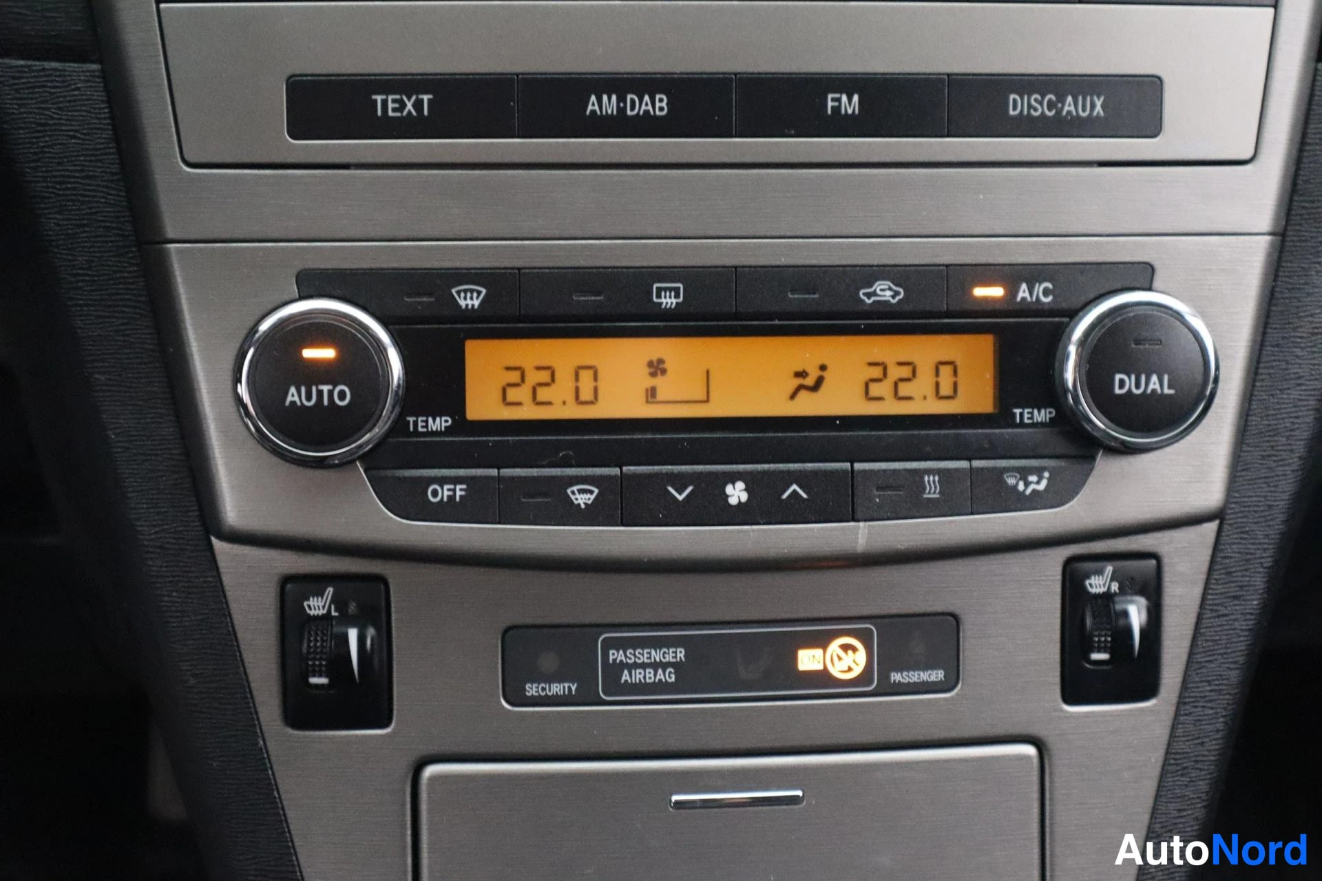 Harmaa Toyota Avensis 2011, kuva 16