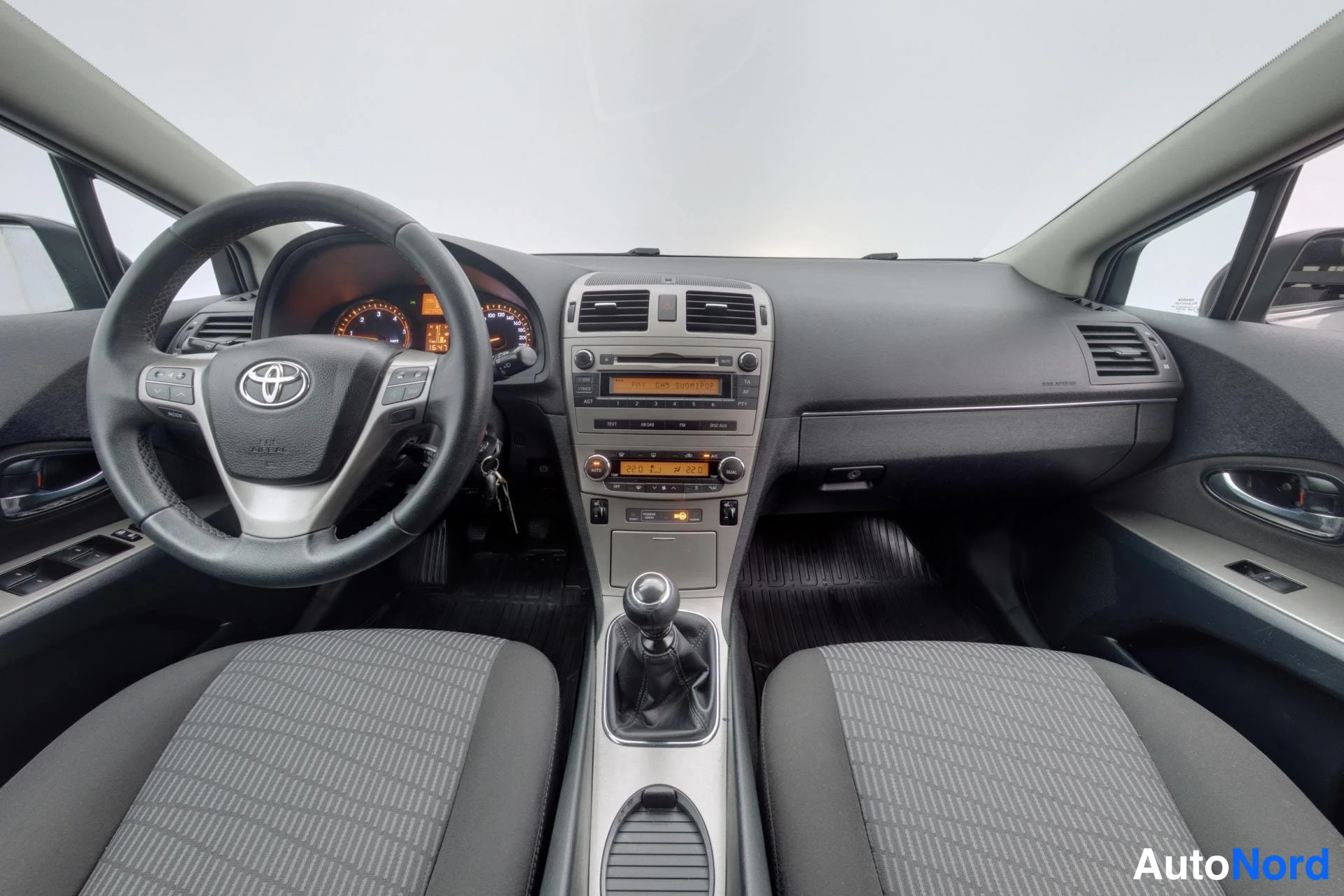 Harmaa Toyota Avensis 2011, kuva 10