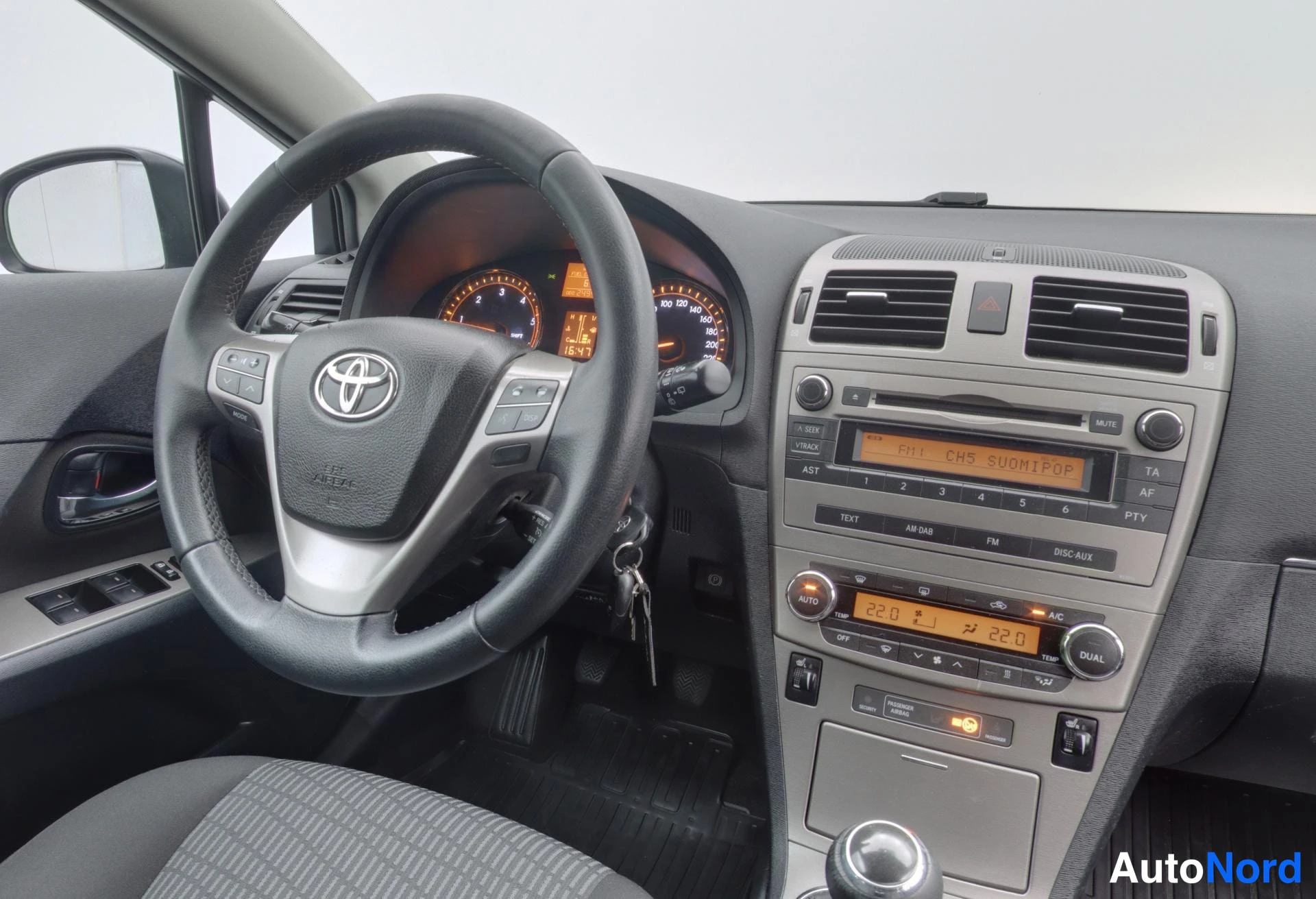 Harmaa Toyota Avensis 2011, kuva 11