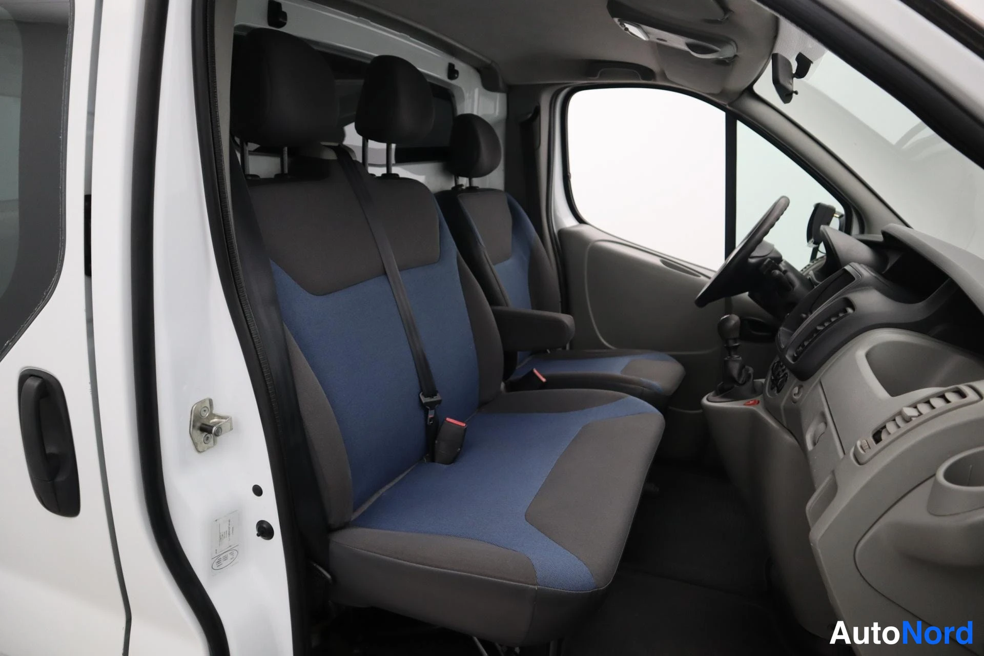Valkoinen Renault Trafic 2011, kuva 13