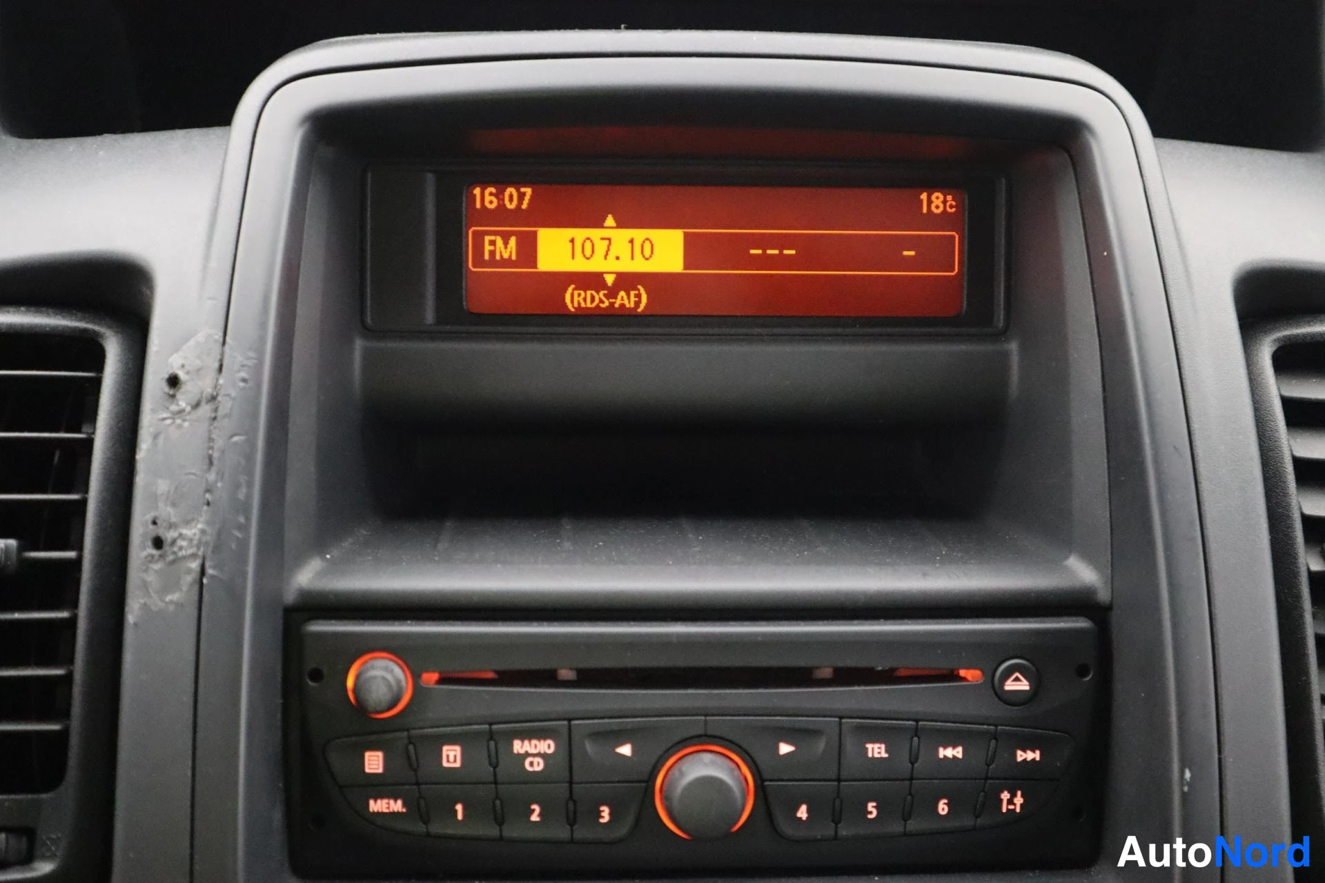 Valkoinen Renault Trafic 2011, kuva 19