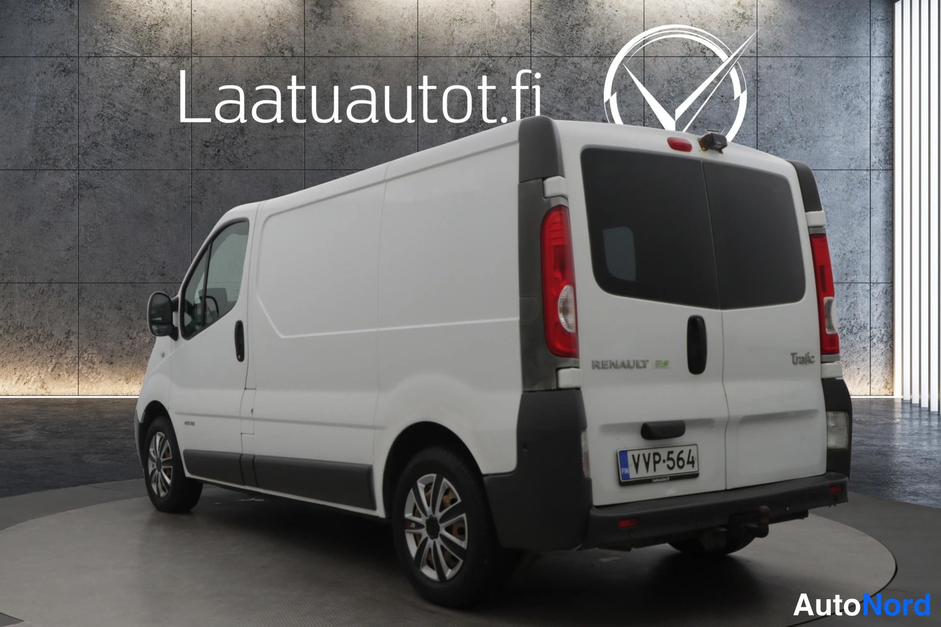 Valkoinen Renault Trafic 2011, takaviisto, kuva 5