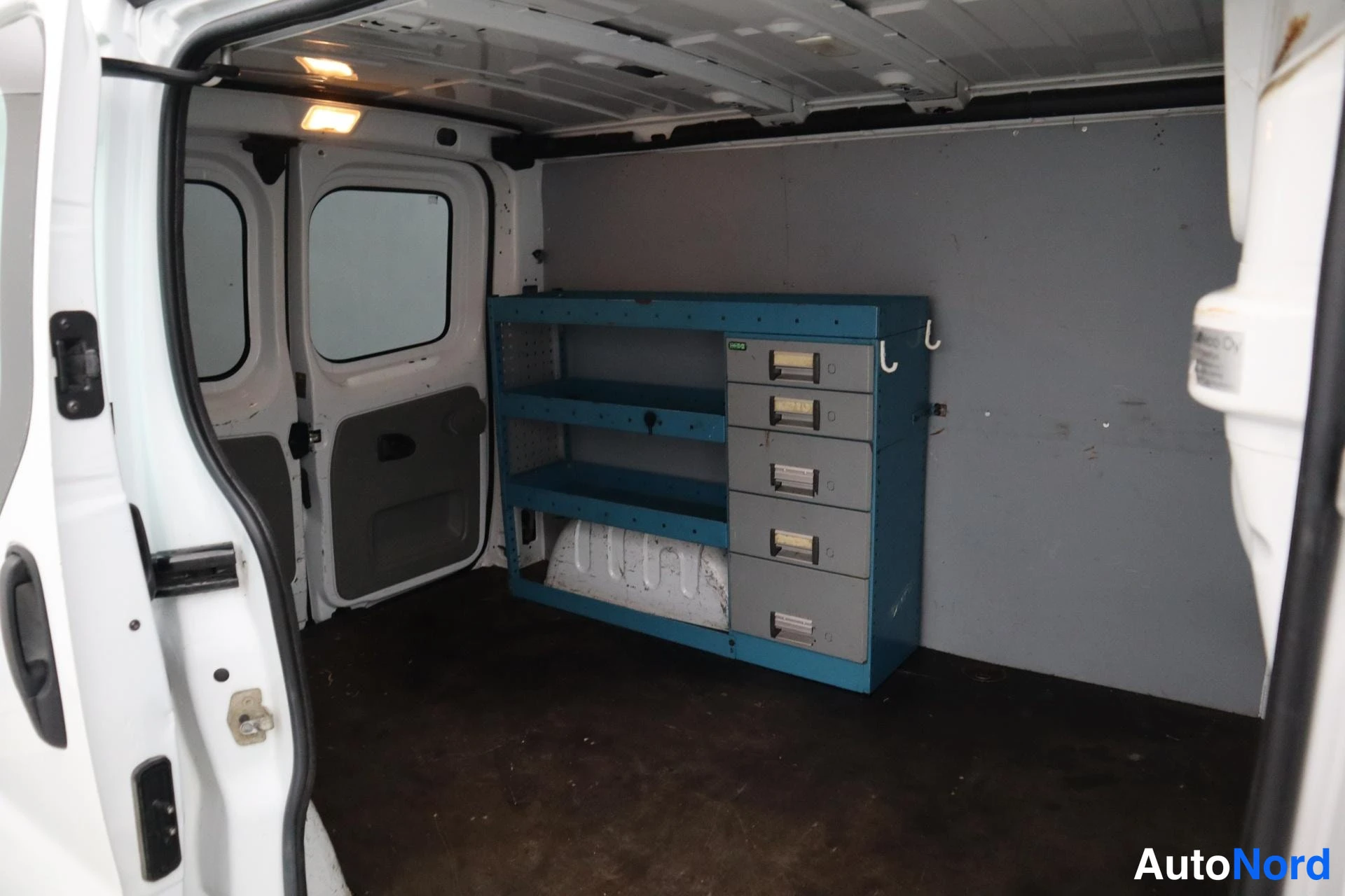 Valkoinen Renault Trafic 2011, kuva 8