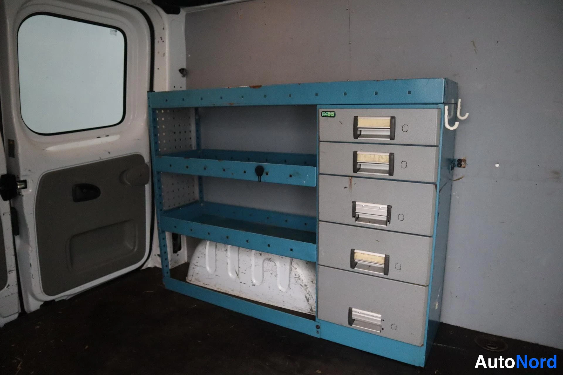 Valkoinen Renault Trafic 2011, kuva 9