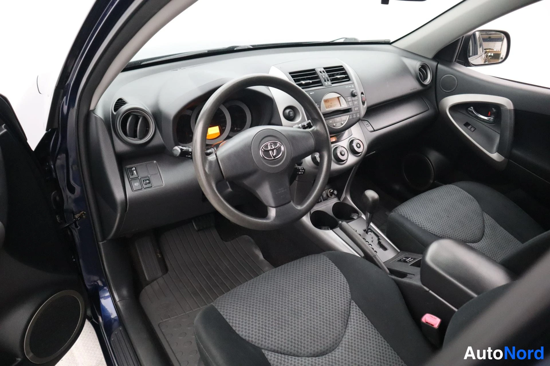 Sininen Toyota RAV4 2006, kuva 14