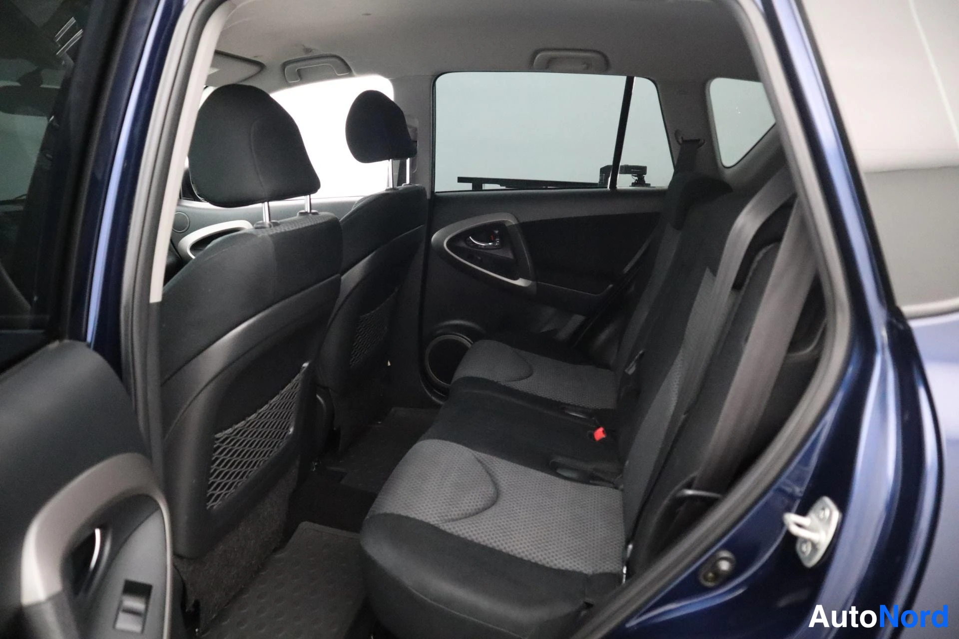 Sininen Toyota RAV4 2006, kuva 15