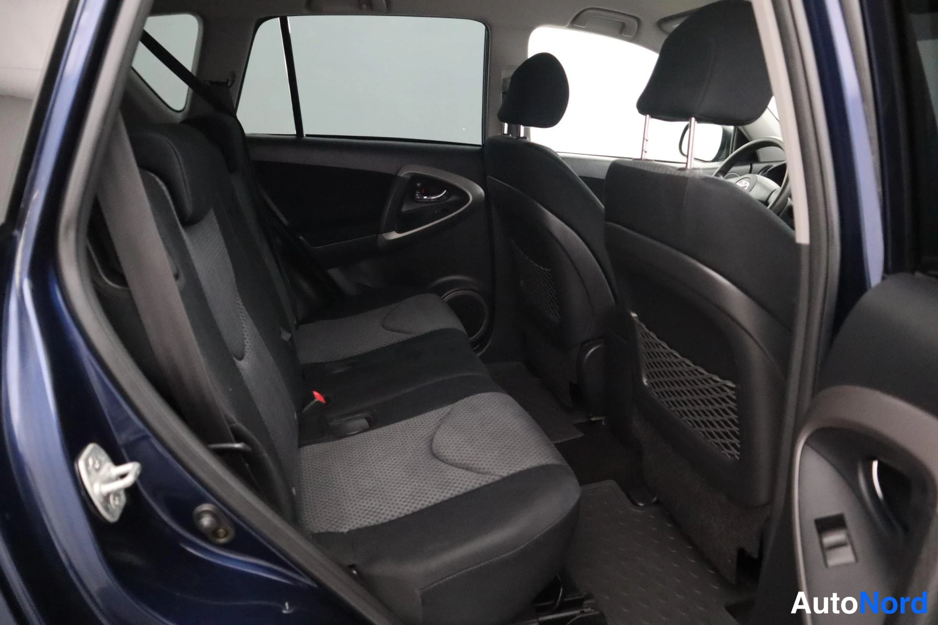 Sininen Toyota RAV4 2006, kuva 18