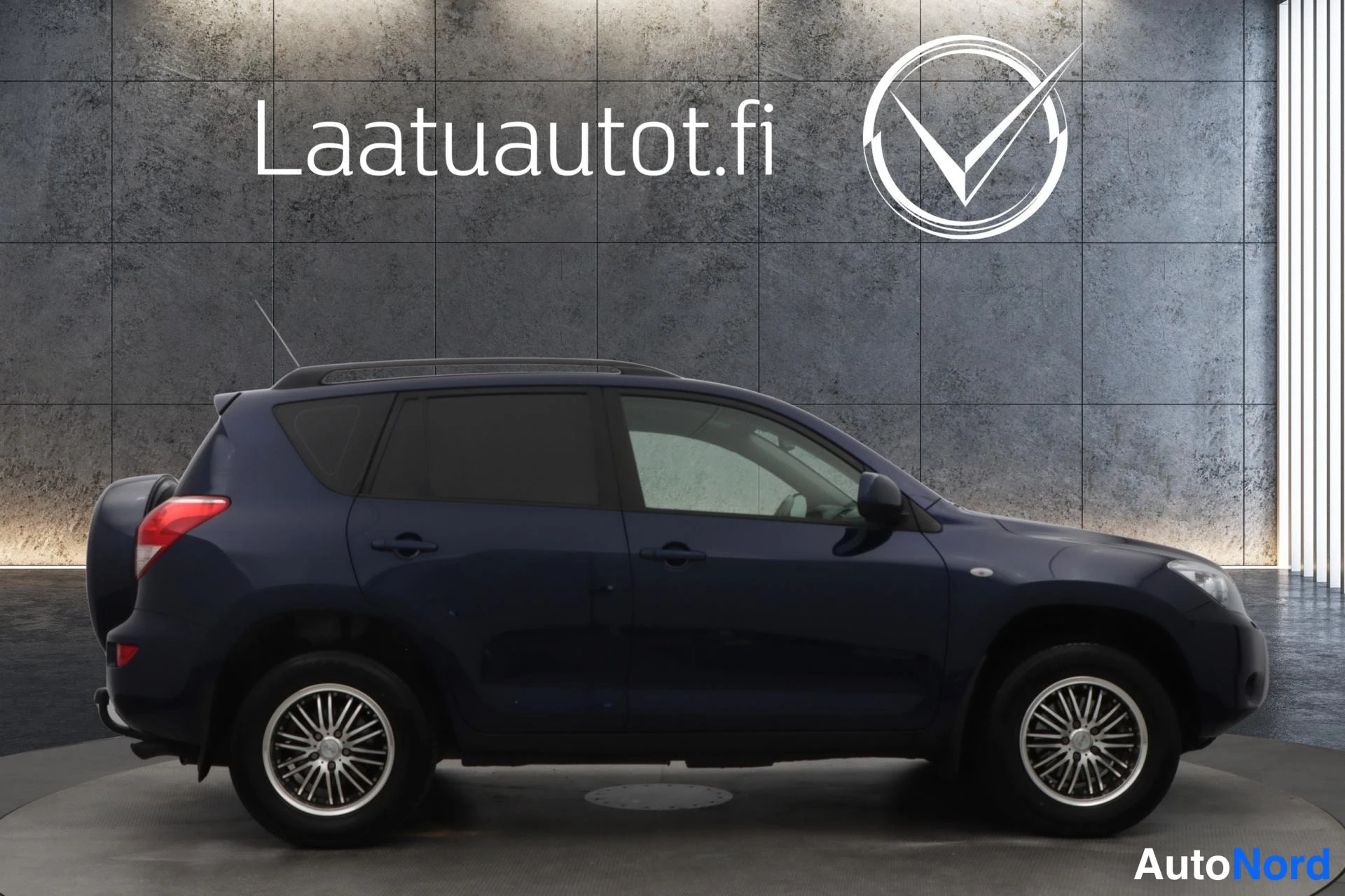 Sininen Toyota RAV4 2006, etuviisto, keula oikealle, kuva 3