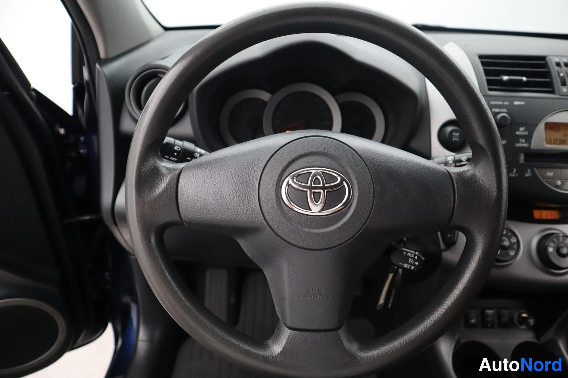 Sininen Toyota RAV4 2006, edestä, kuva 5