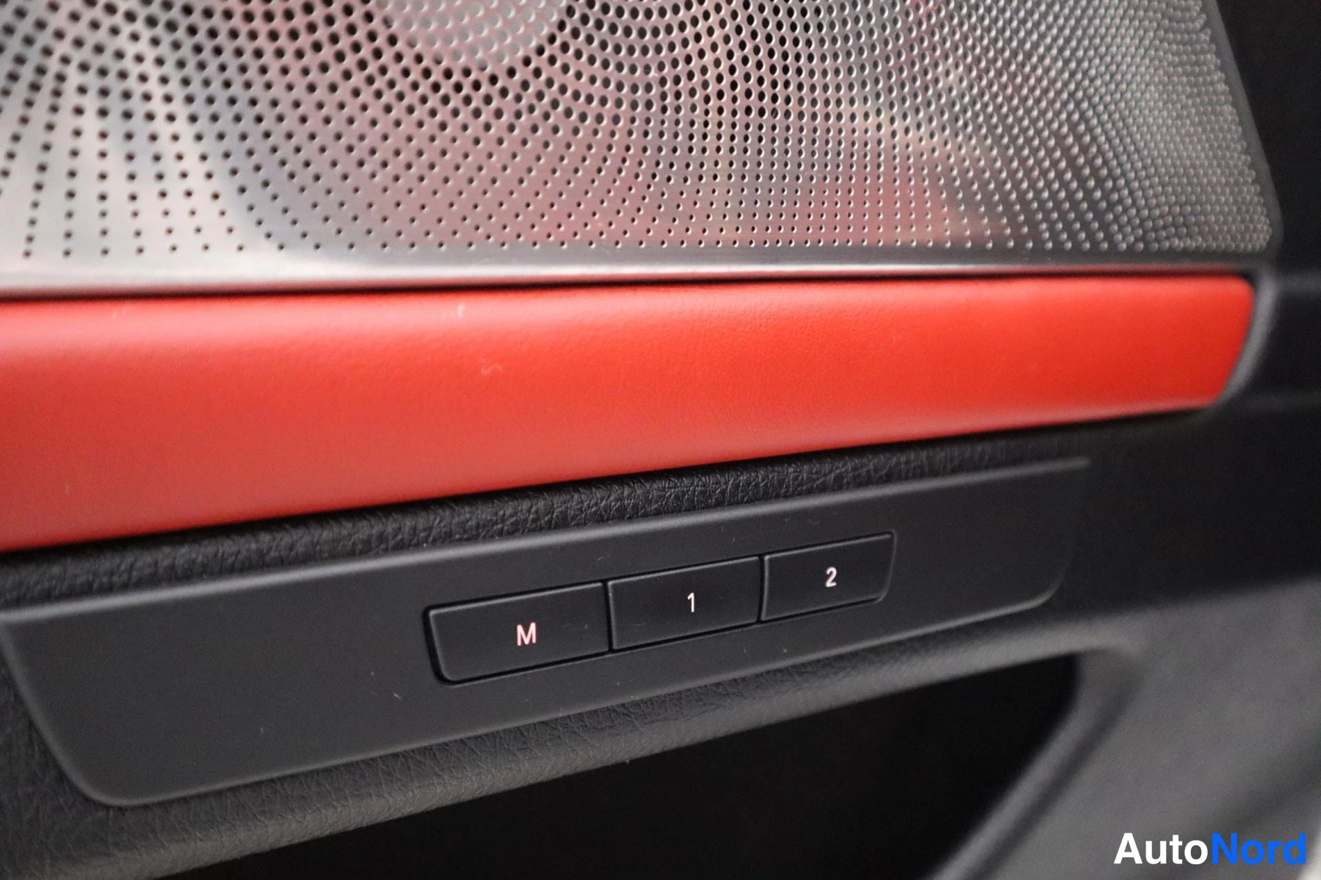 Valkoinen BMW M5 2013, yksityiskohta, kuva 14