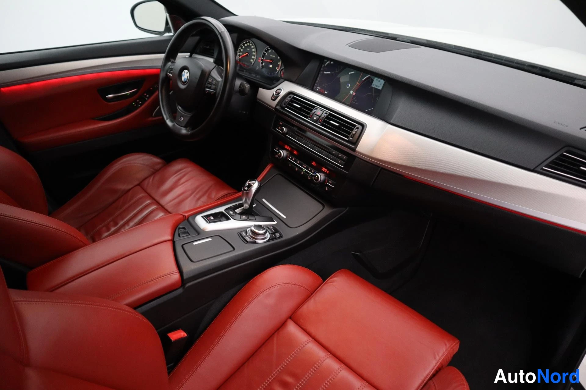 Valkoinen BMW M5 2013, kuva 26