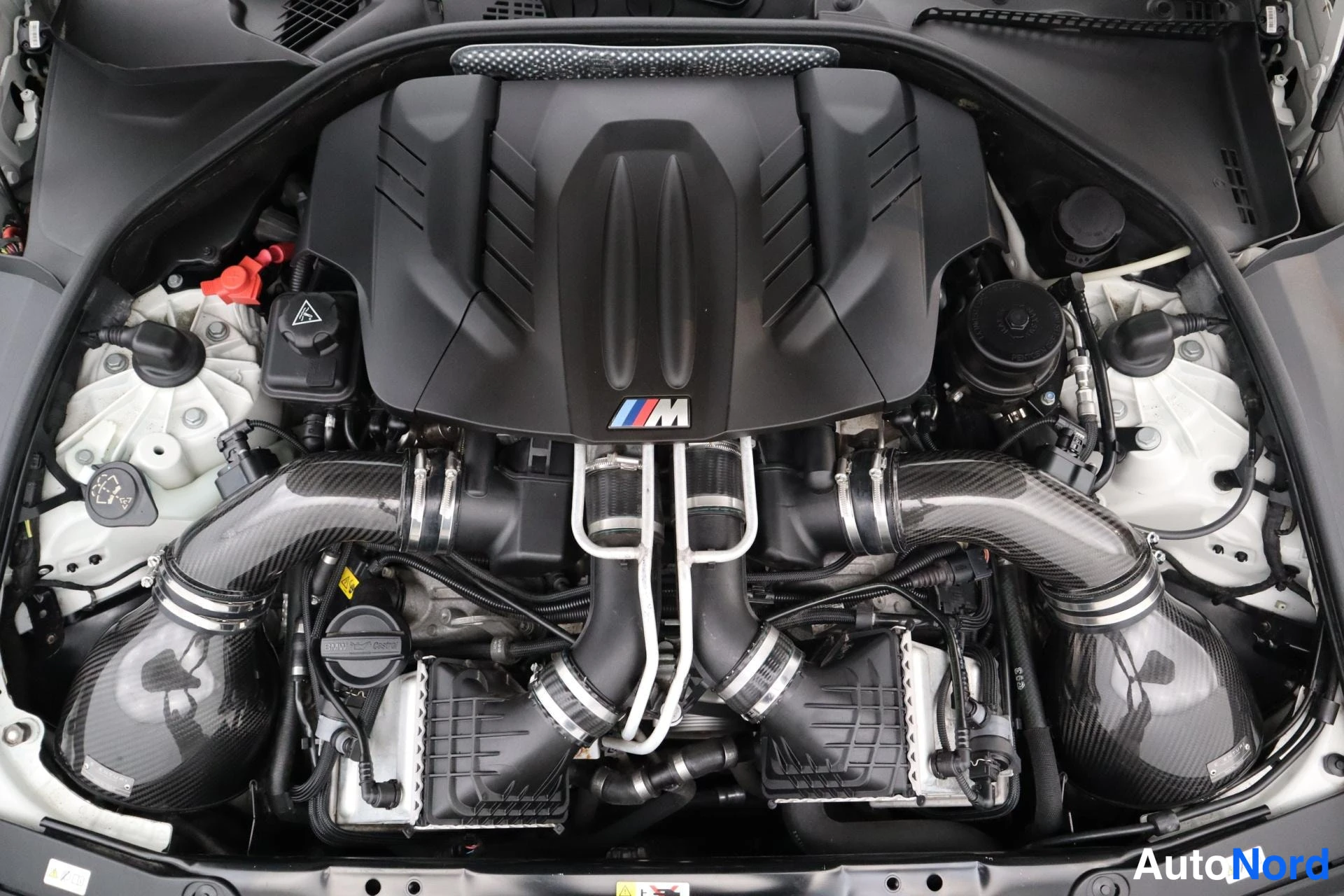 Valkoinen BMW M5 2013, kuva 16