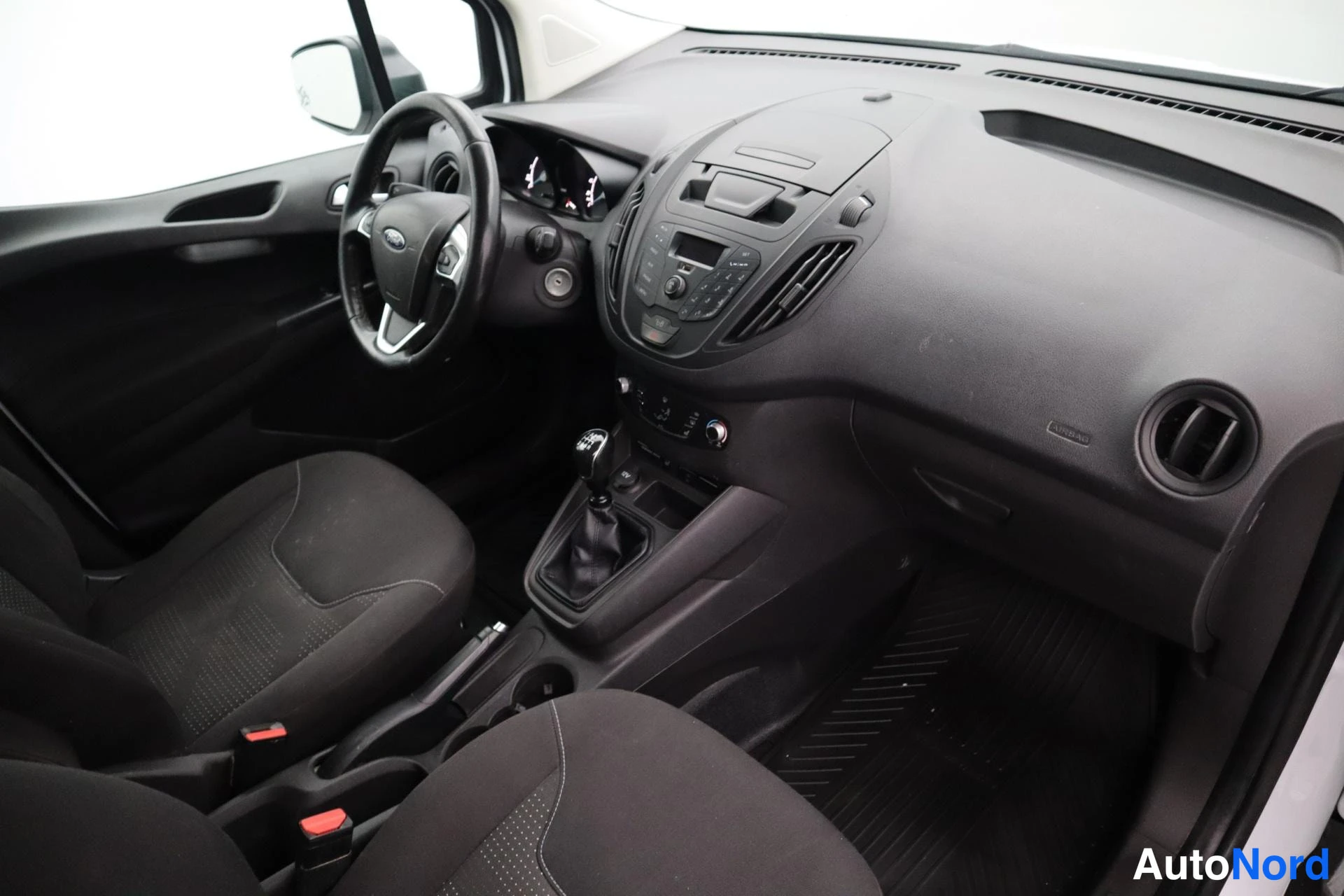Valkoinen Ford Transit Courier 2019, kuva 11