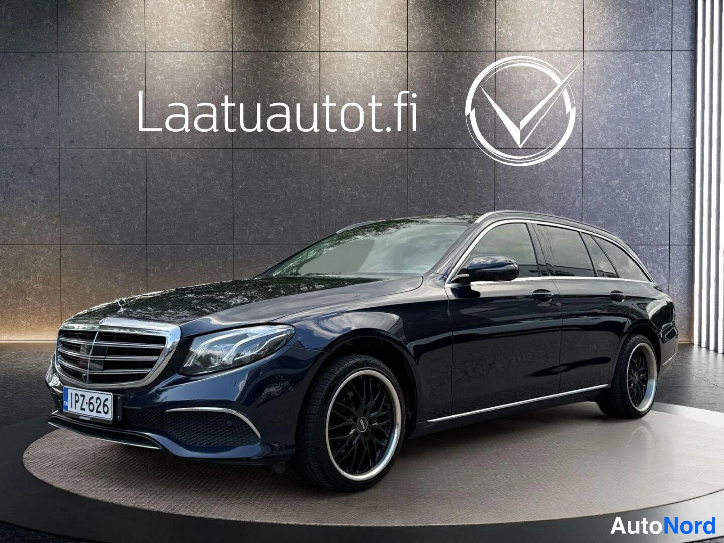 Sininen Mercedes-Benz E 2017, kuva 15