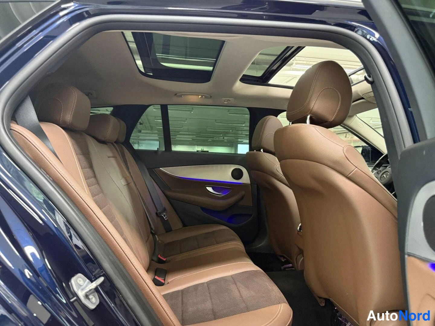 Sininen Mercedes-Benz E 2017, kuva 8
