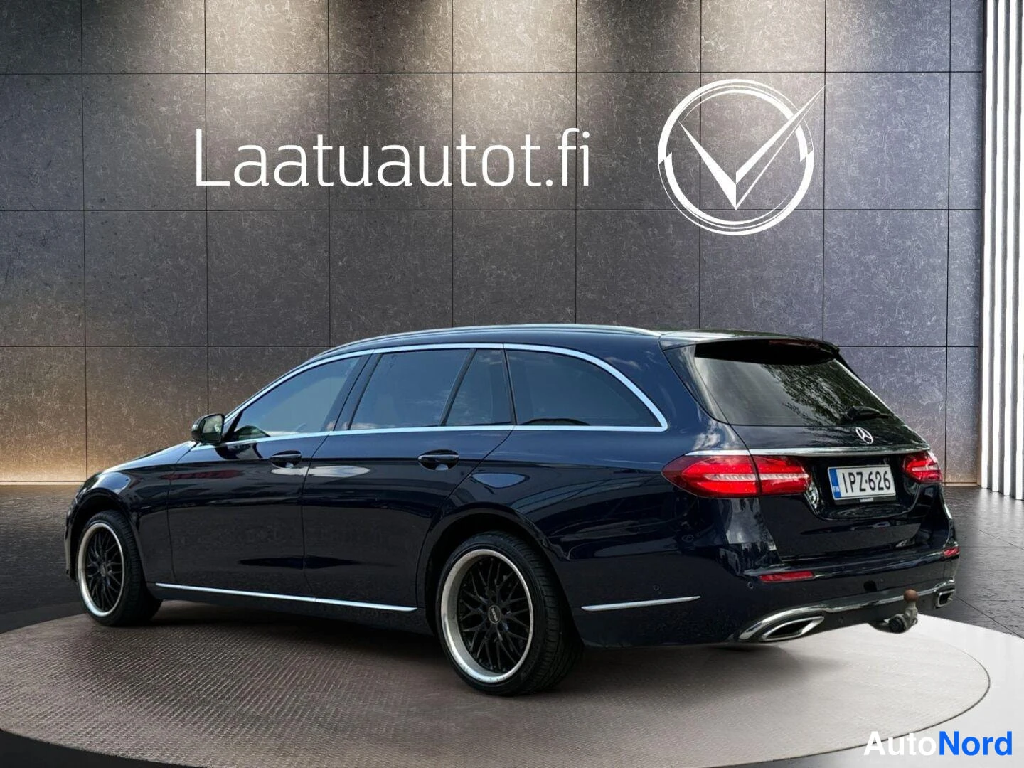 Sininen Mercedes-Benz E 2017, kuva 18