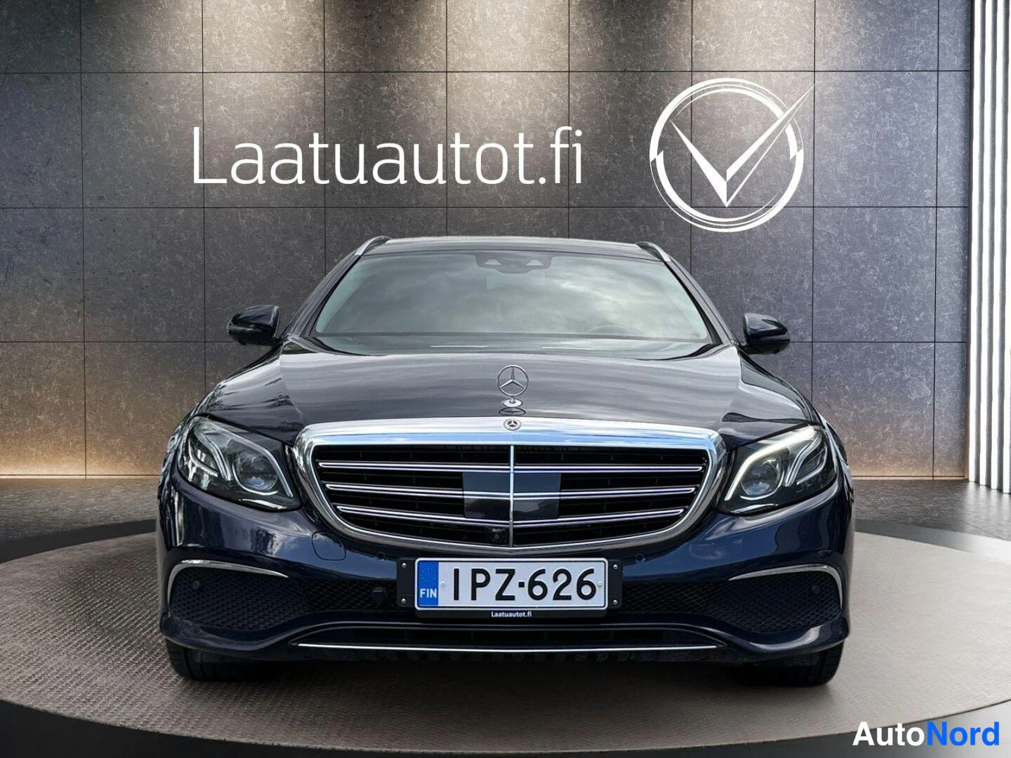 Sininen Mercedes-Benz E 2017, kuva 19