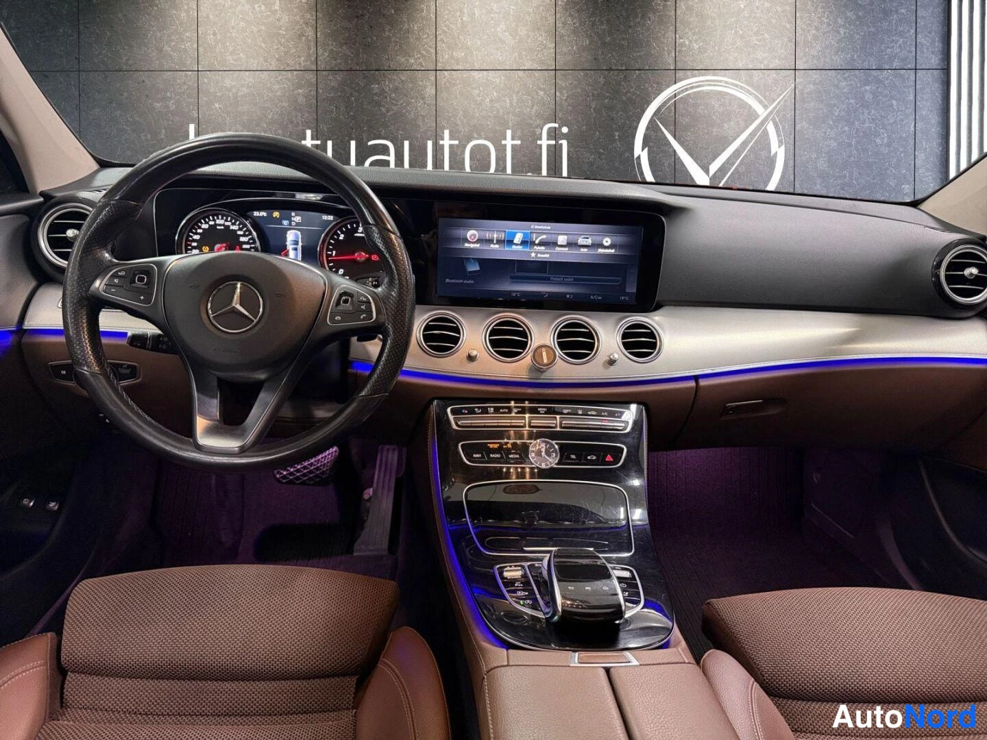 Sininen Mercedes-Benz E 2017, kuva 5