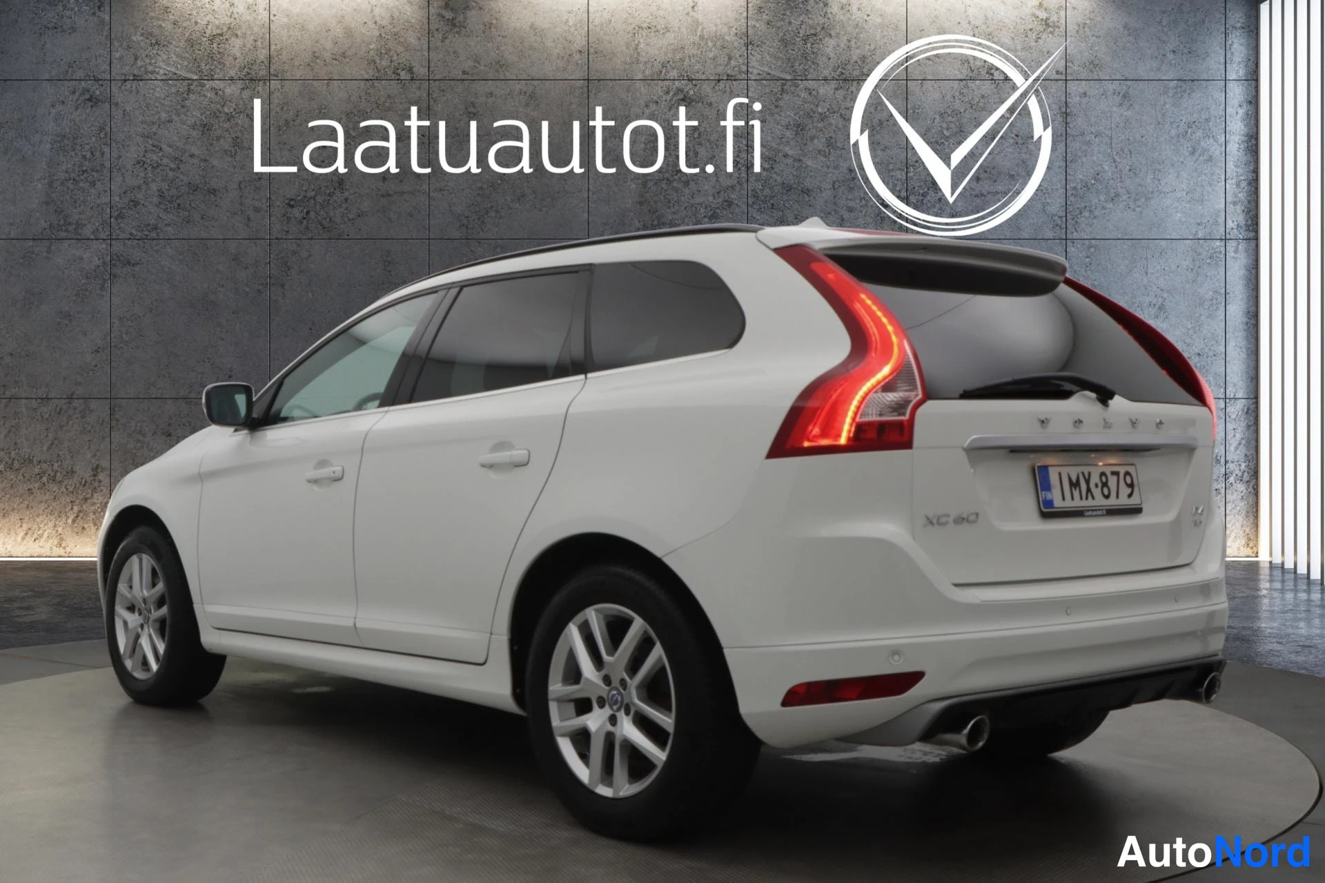 Valkoinen Volvo XC60 2016, takaviisto, kuva 5
