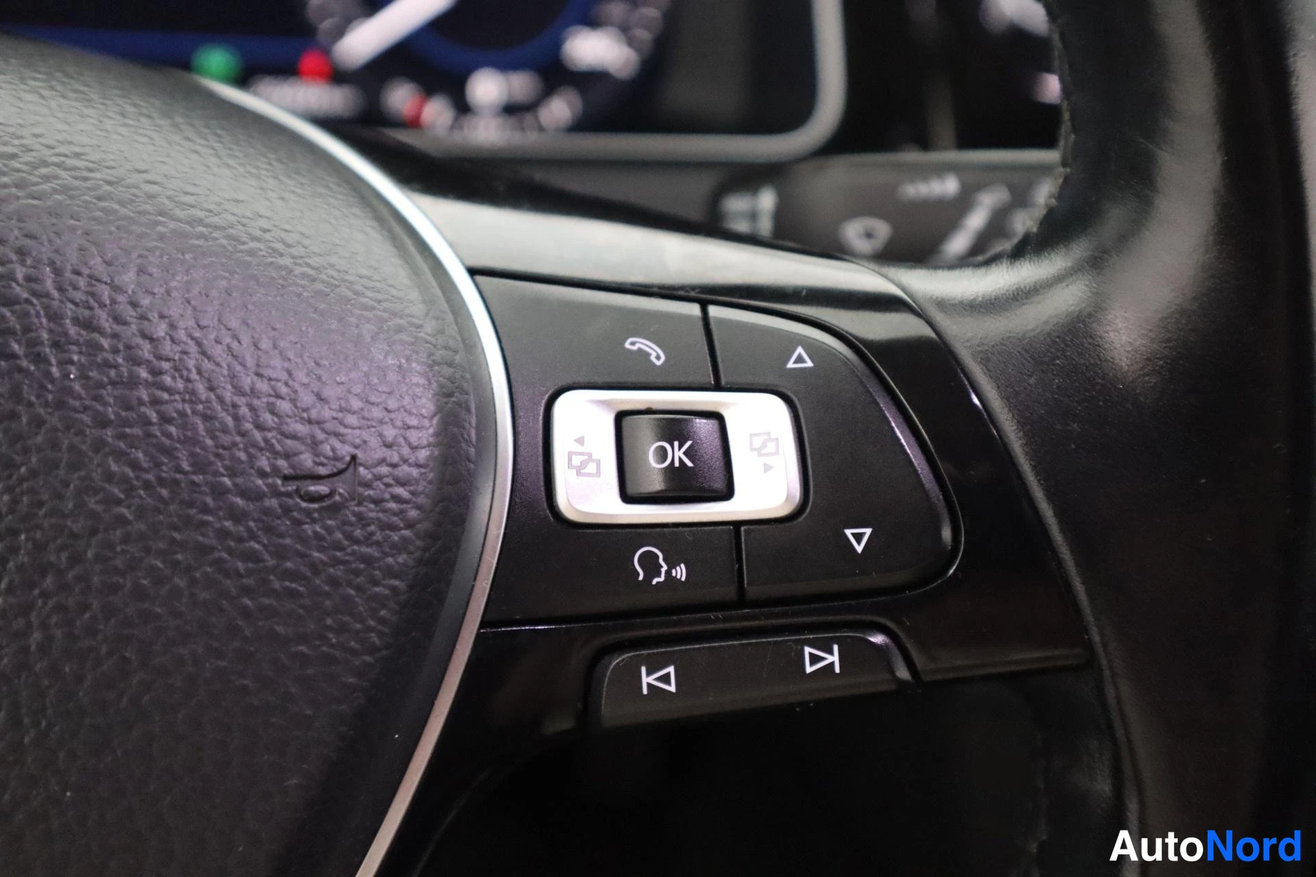 Valkoinen Volkswagen Golf 2018, kuva 22
