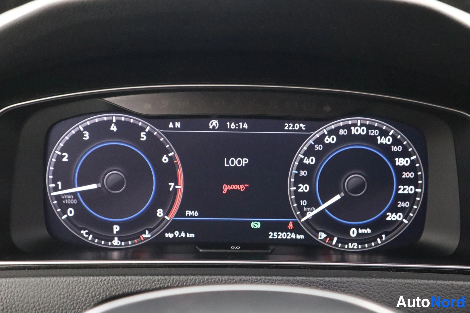 Valkoinen Volkswagen Golf 2018, kuva 23