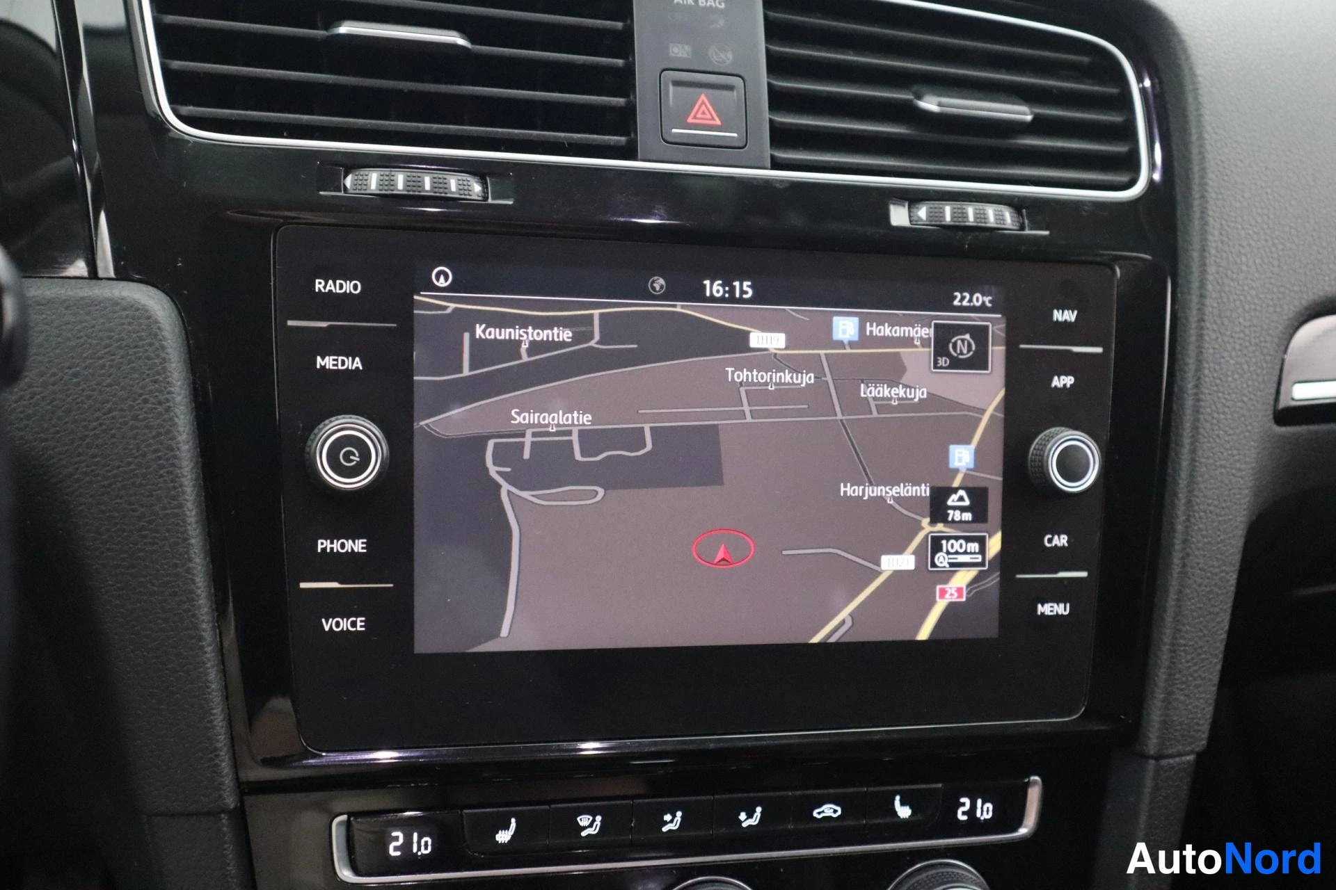 Valkoinen Volkswagen Golf 2018, kuva 25