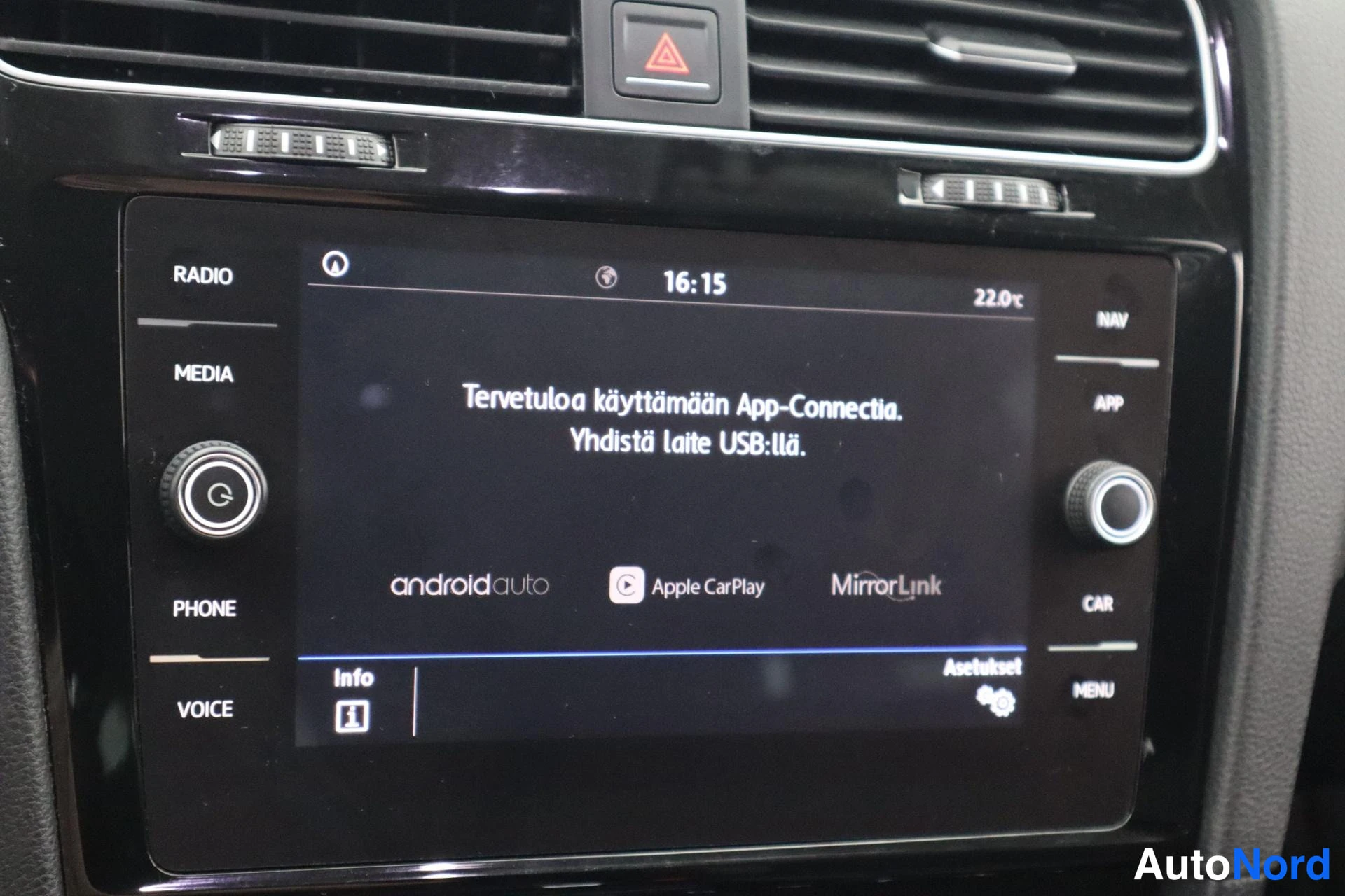 Valkoinen Volkswagen Golf 2018, kuva 27