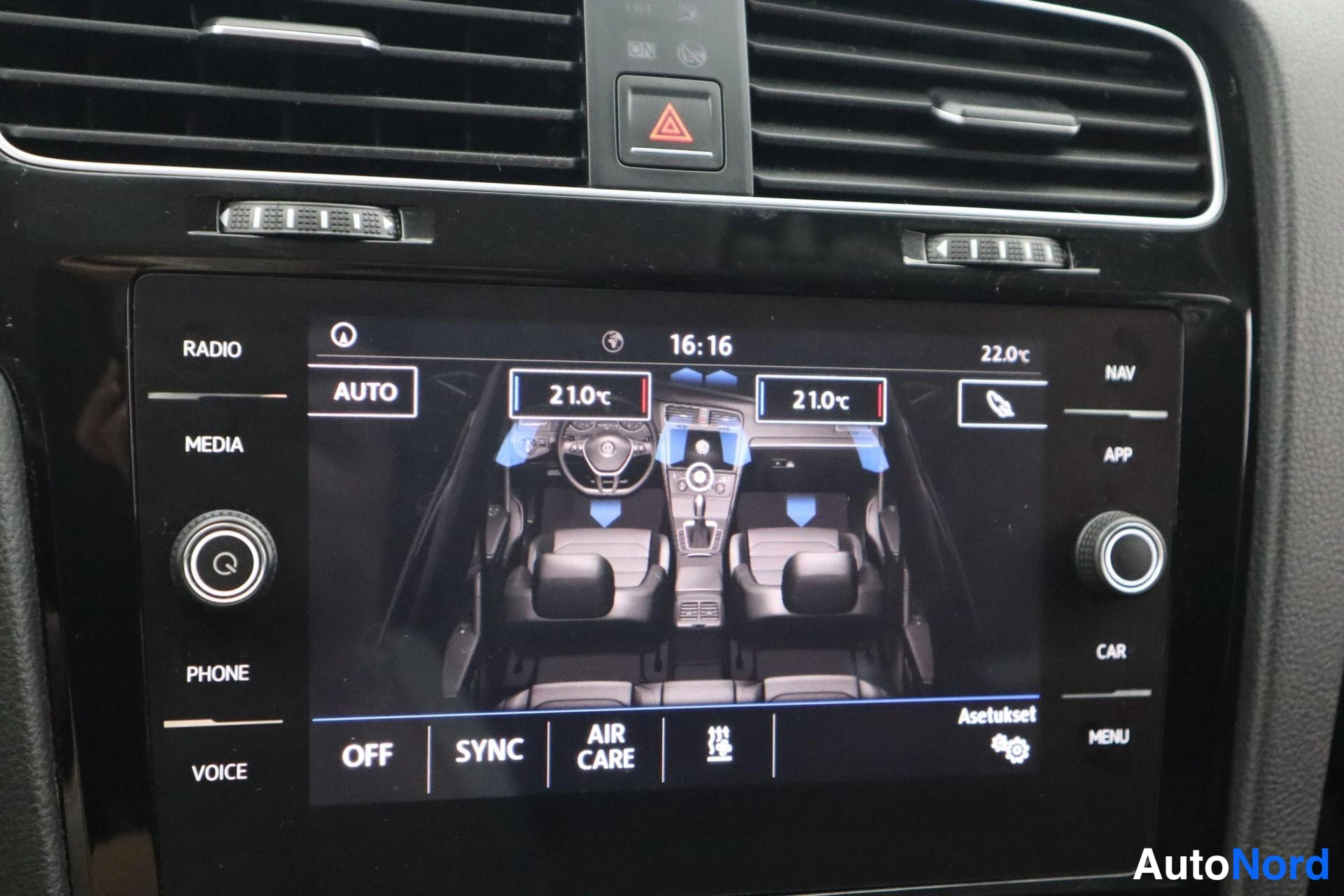 Valkoinen Volkswagen Golf 2018, kuva 30