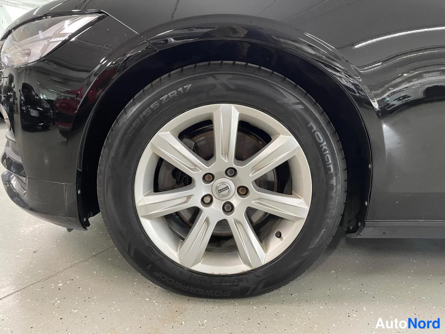 Valkoinen Volvo S90 2017, etuviisto, keula vasemmalle, kuva 3