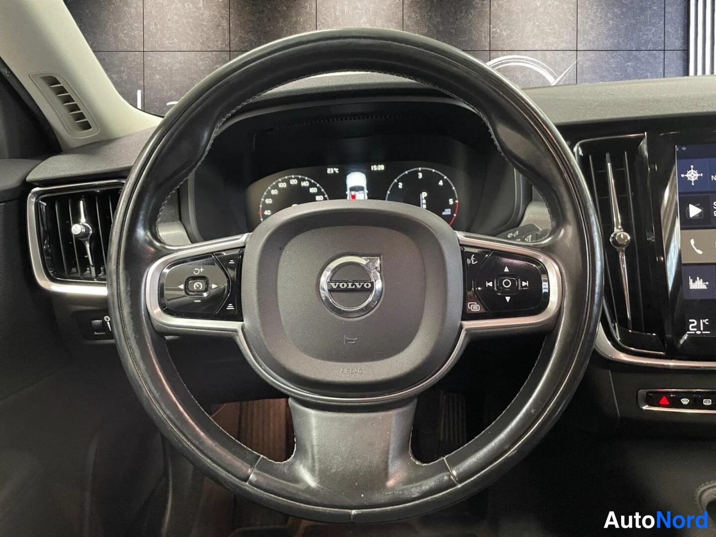 Valkoinen Volvo S90 2017, kuva 18