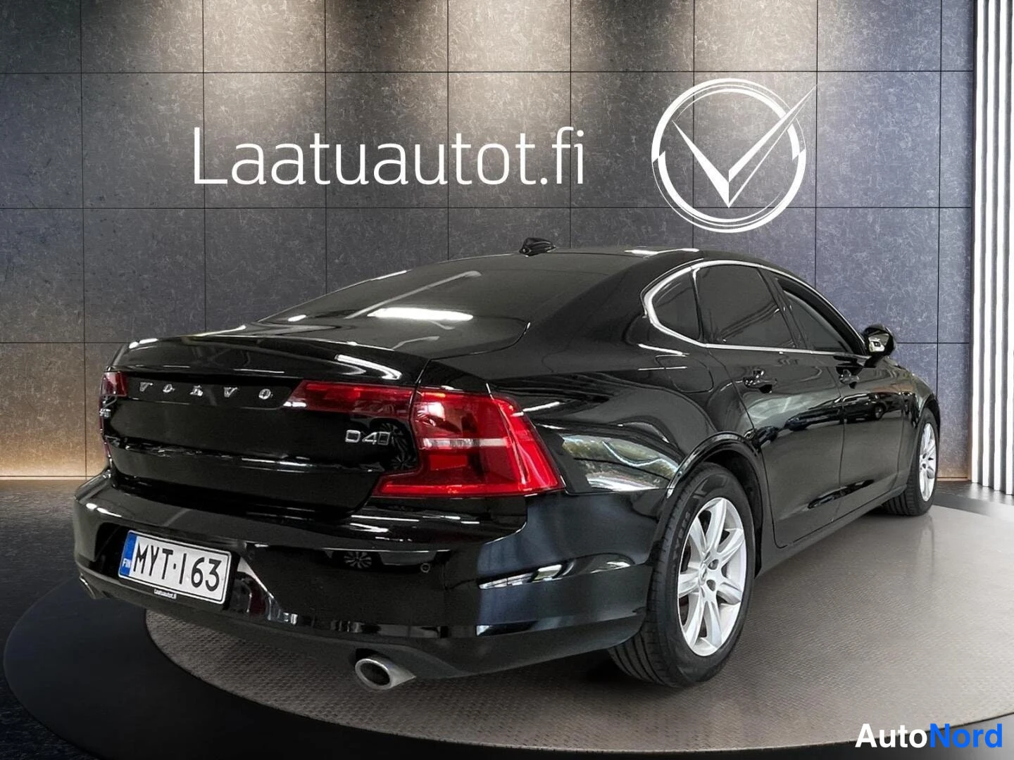 Valkoinen Volvo S90 2017, takaviisto, kuva 8