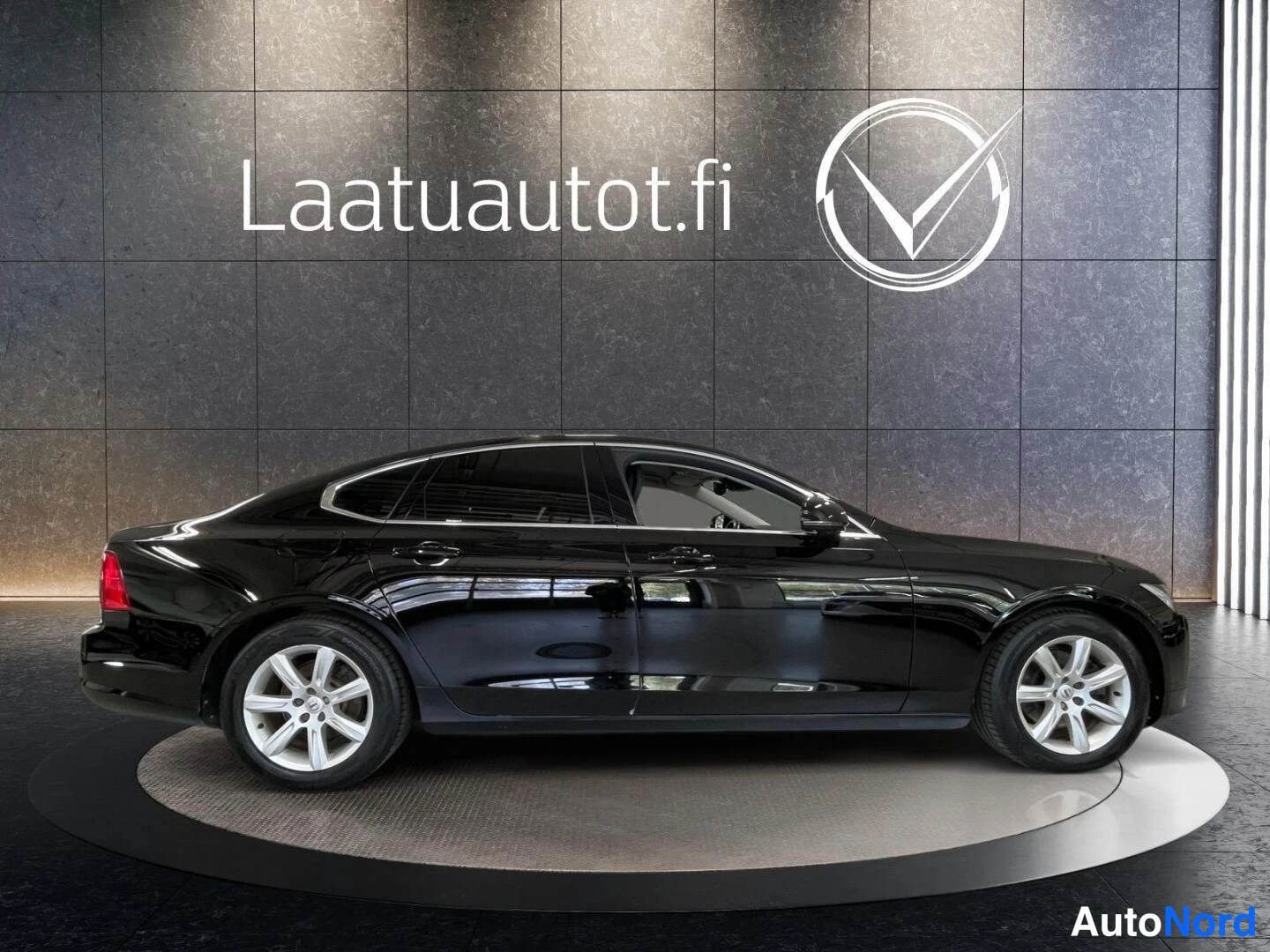 Valkoinen Volvo S90 2017, sivulta, kuva 7
