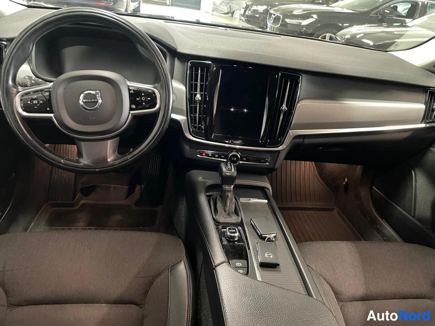 Valkoinen Volvo S90 2017, kuva 12