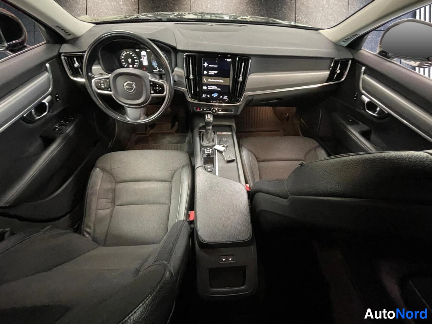 Valkoinen Volvo S90 2017, kuva 13