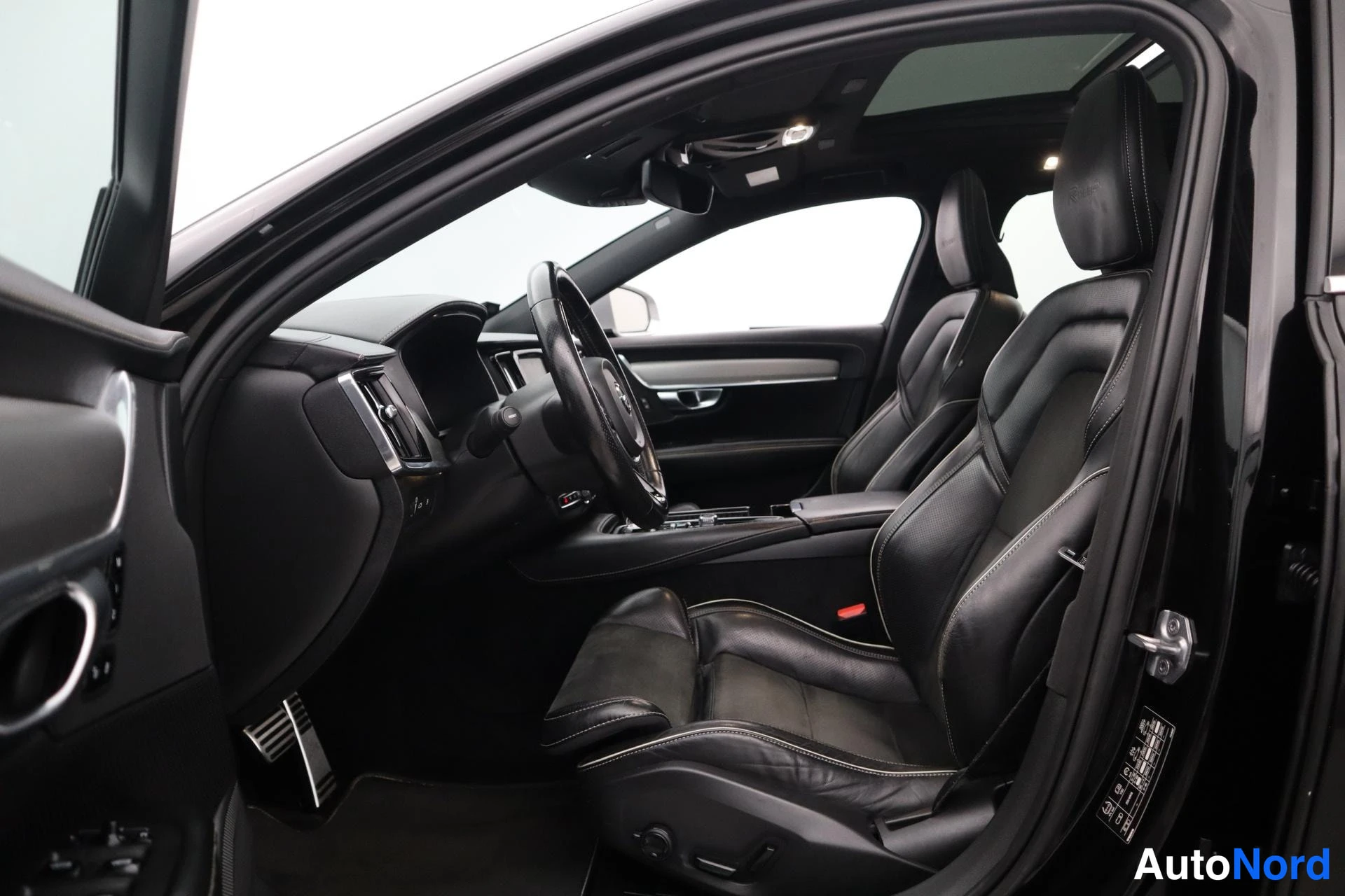 Musta Volvo V90 2019, kuva 17