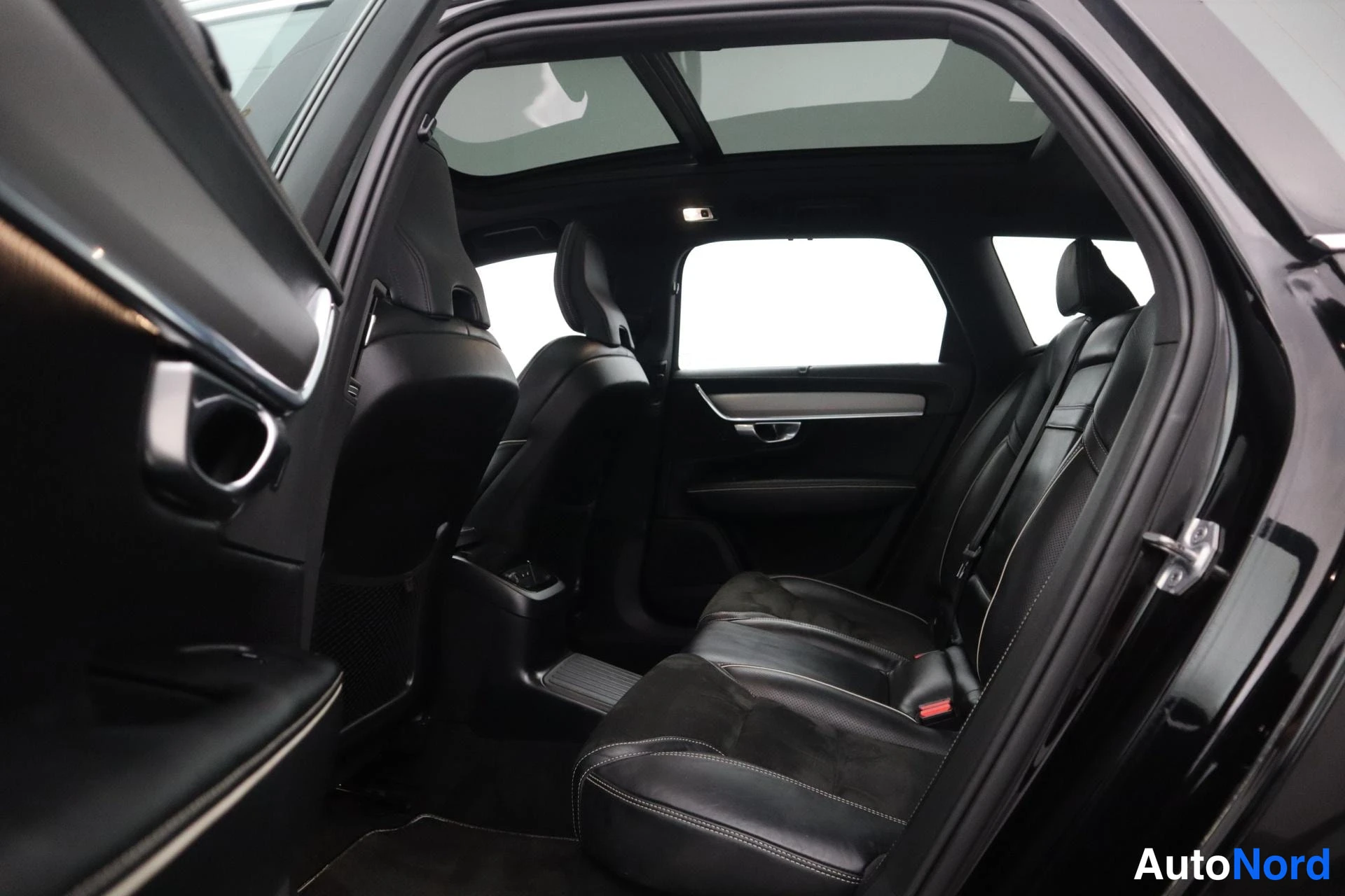 Musta Volvo V90 2019, kuva 20