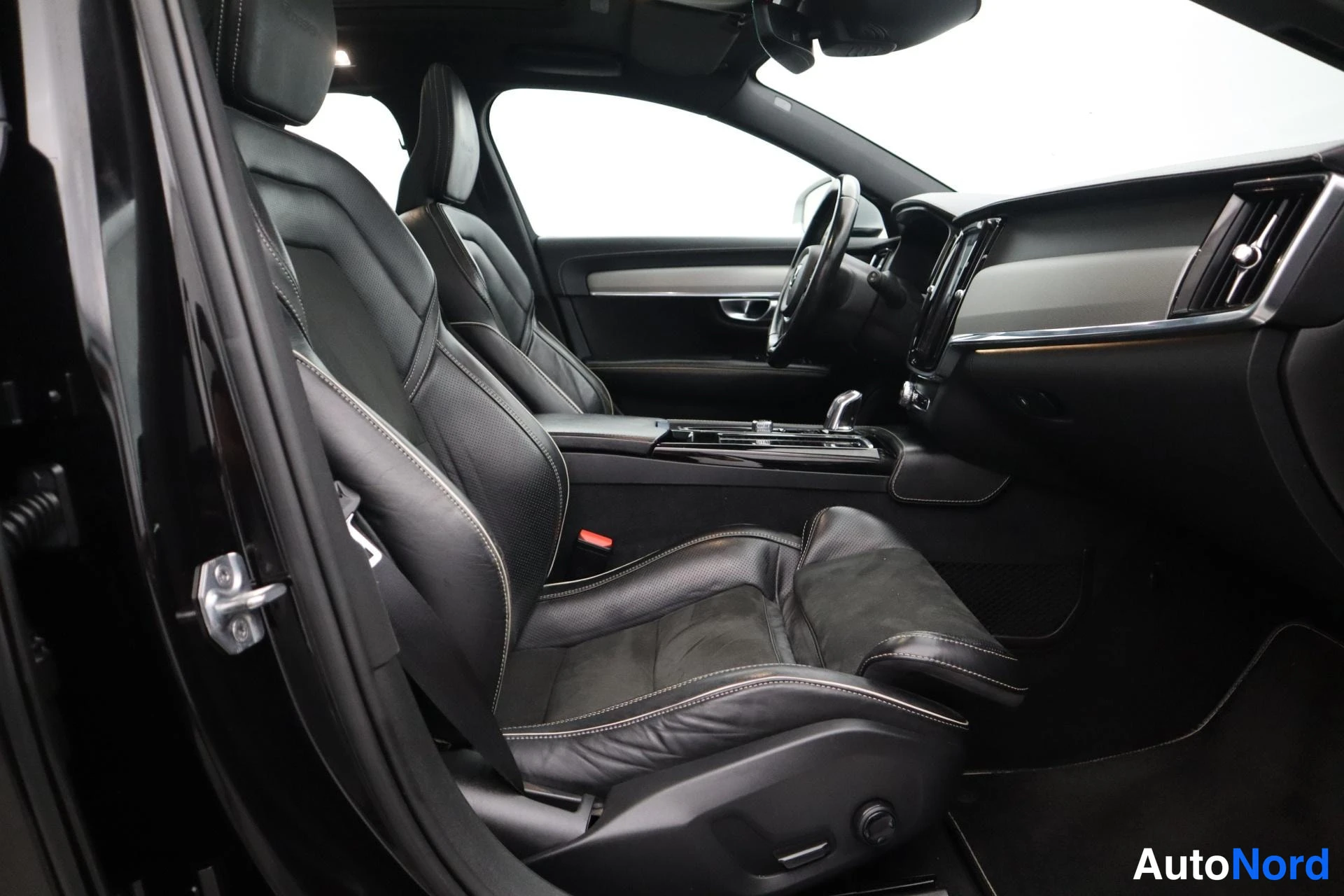 Musta Volvo V90 2019, kuva 22