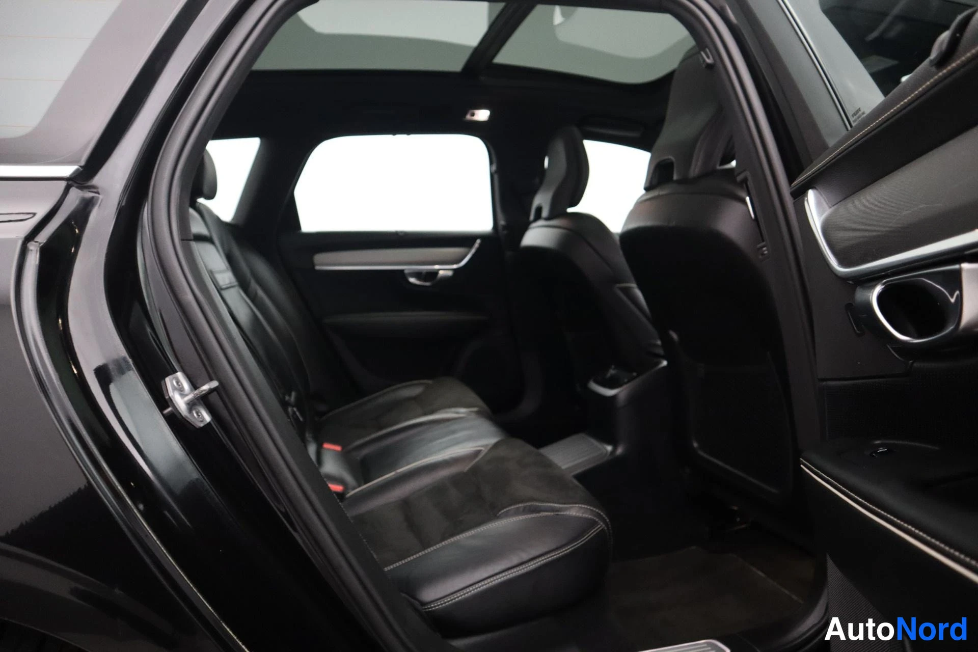 Musta Volvo V90 2019, kuva 24