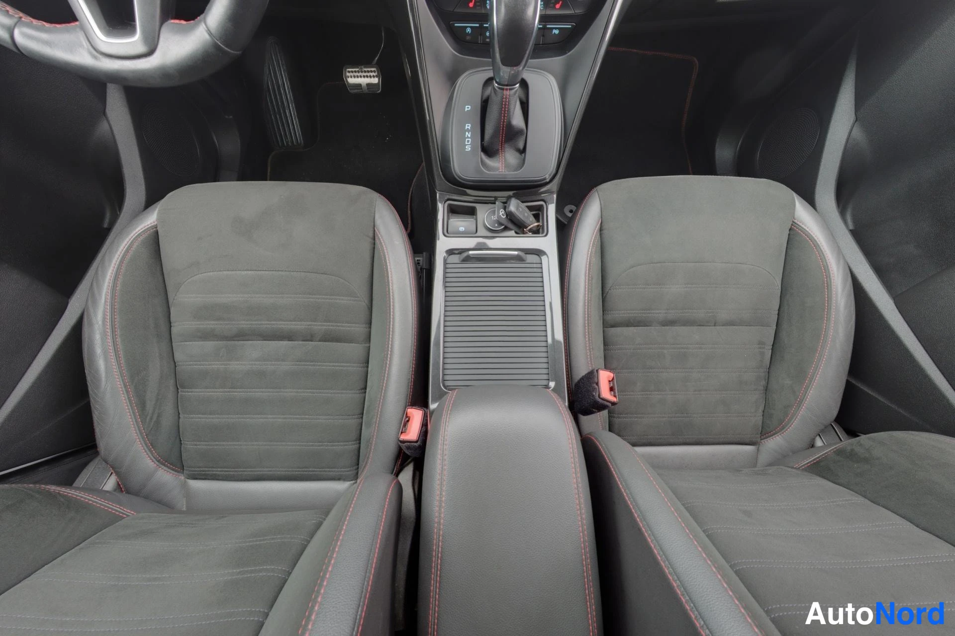 Valkoinen Ford Kuga 2018, kuva 16