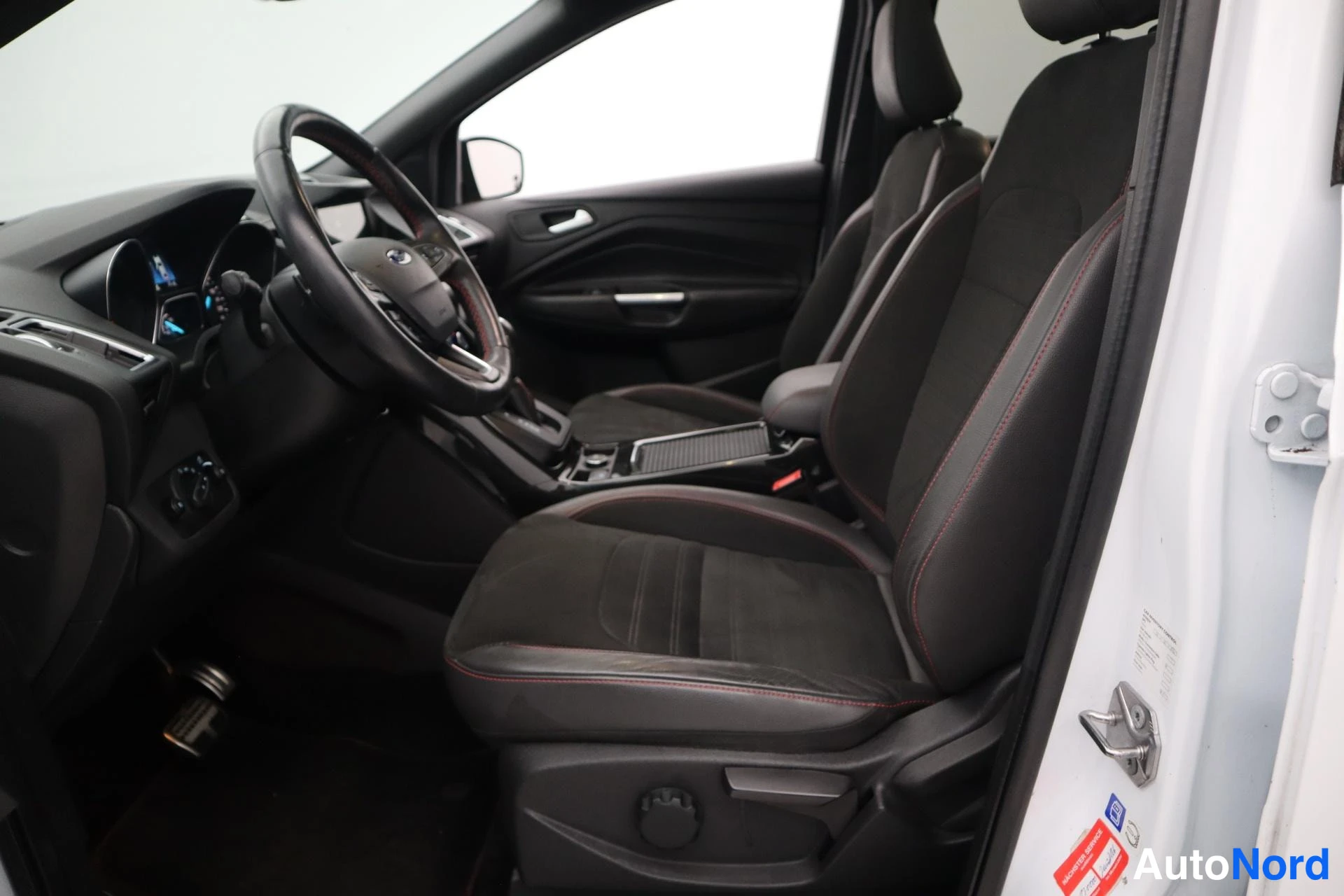 Valkoinen Ford Kuga 2018, kuva 18