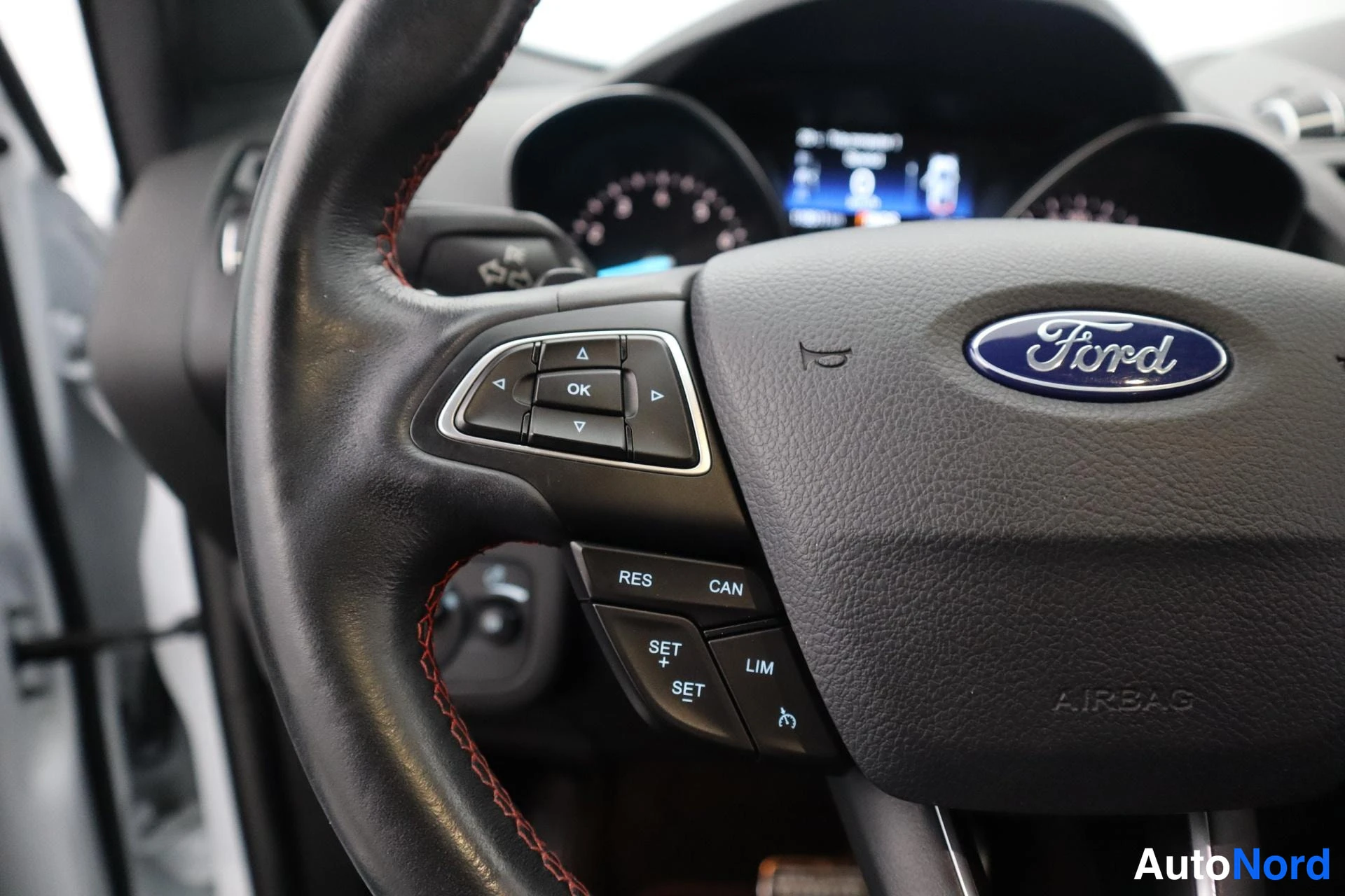 Valkoinen Ford Kuga 2018, kuva 21