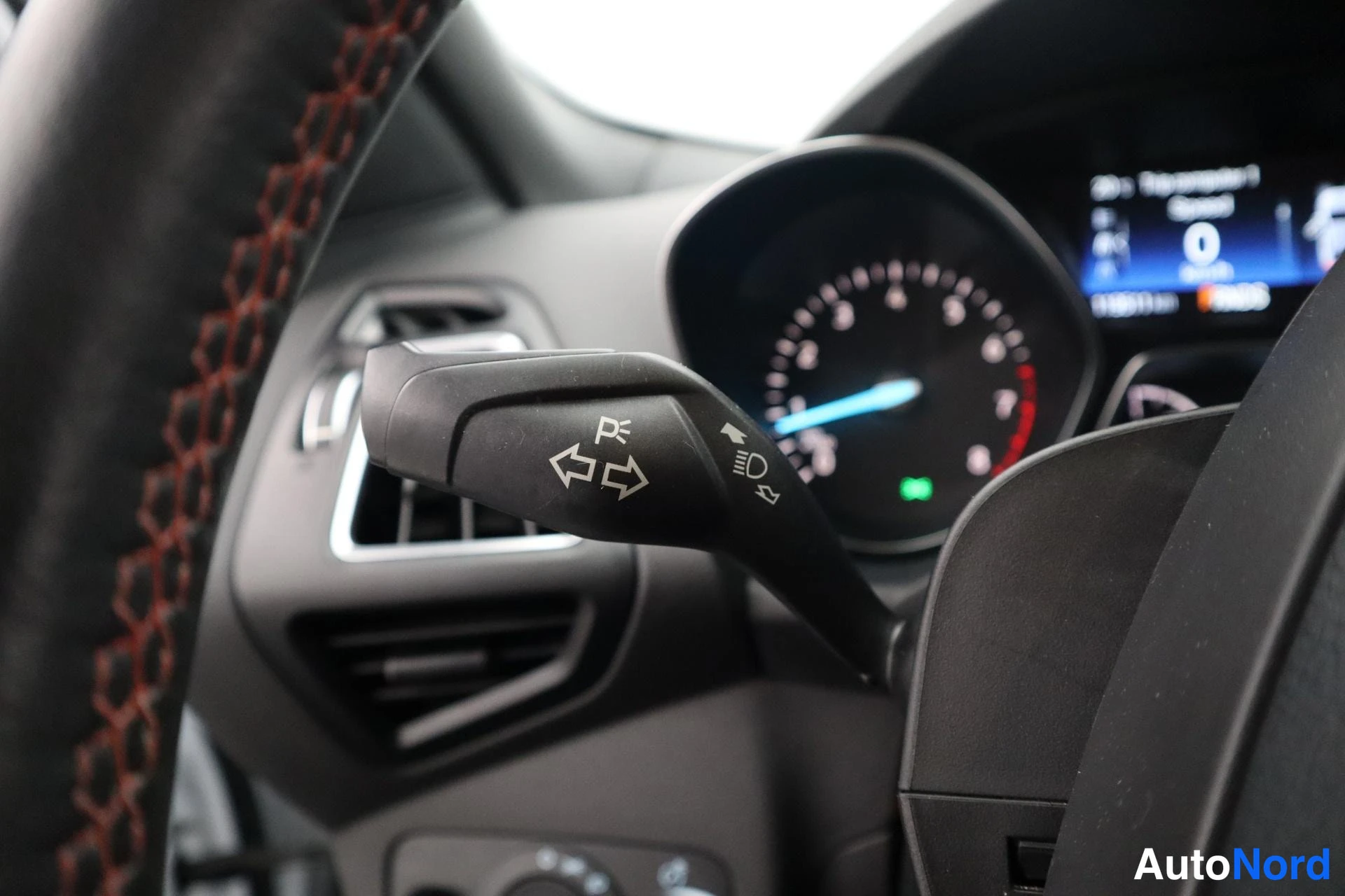 Valkoinen Ford Kuga 2018, kuva 32