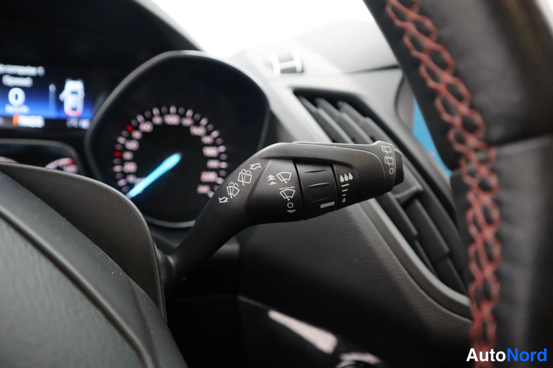 Valkoinen Ford Kuga 2018, kuva 33