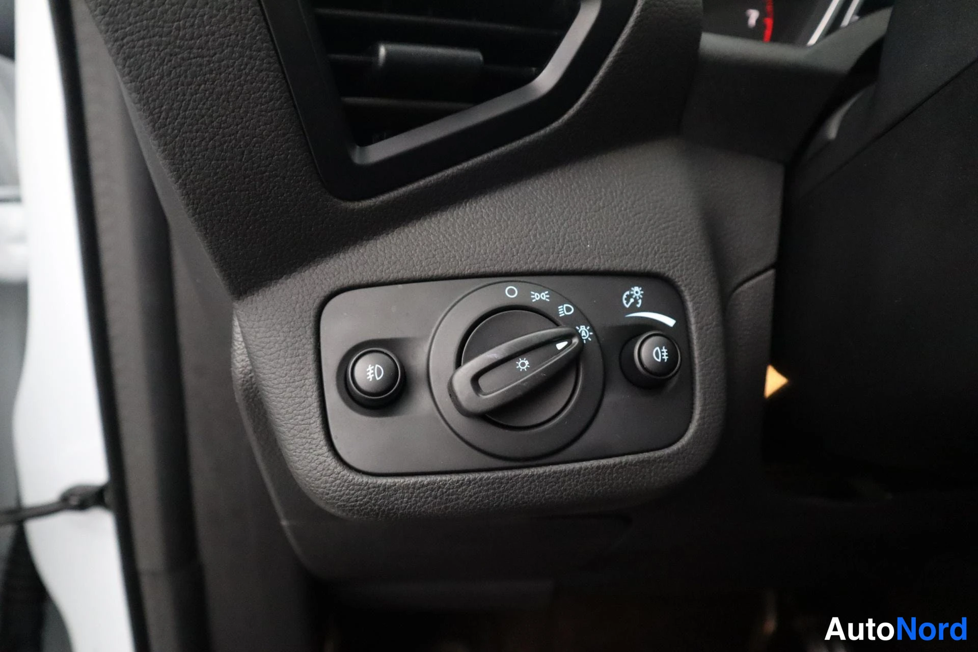 Valkoinen Ford Kuga 2018, kuva 22
