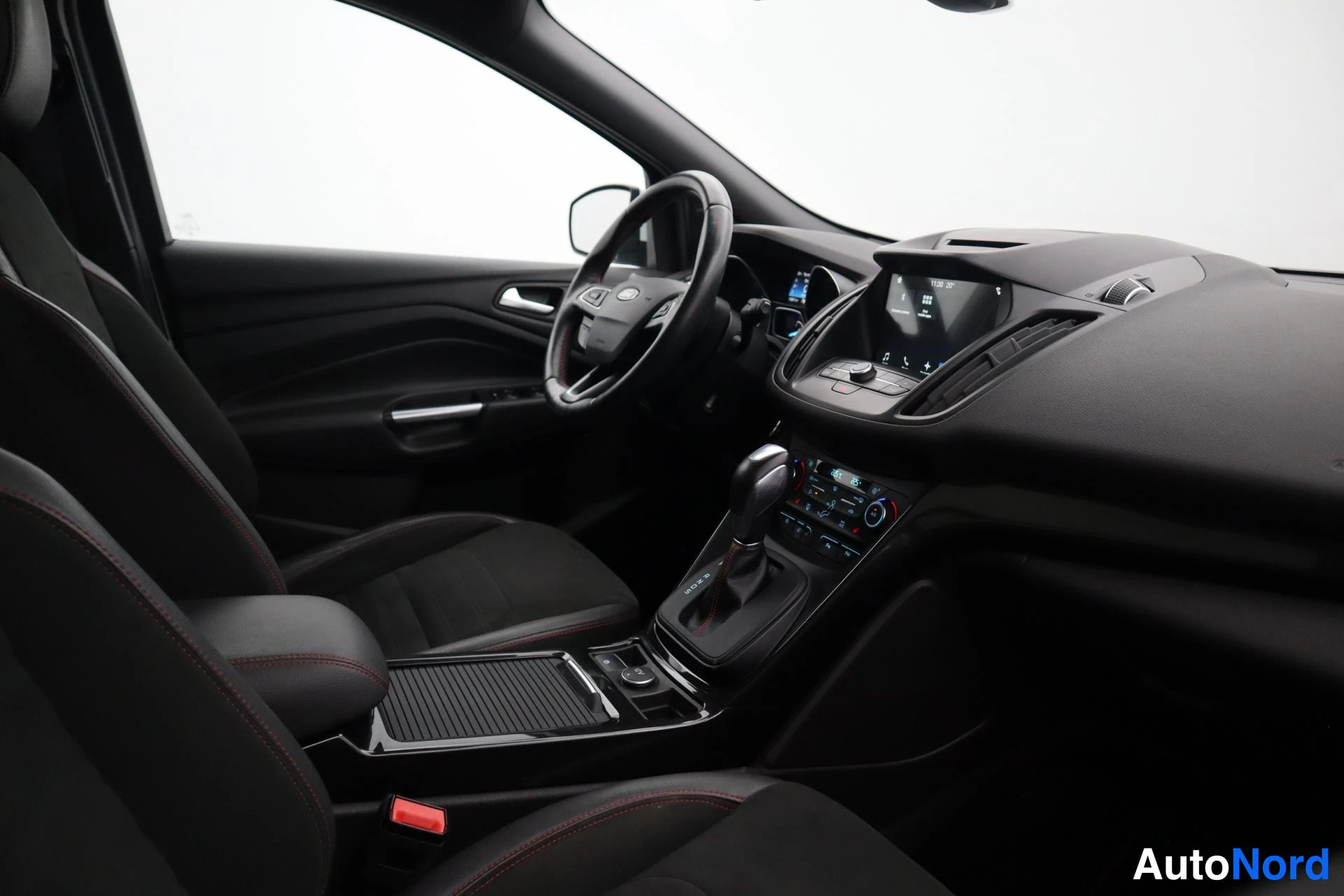 Valkoinen Ford Kuga 2018, kuva 29