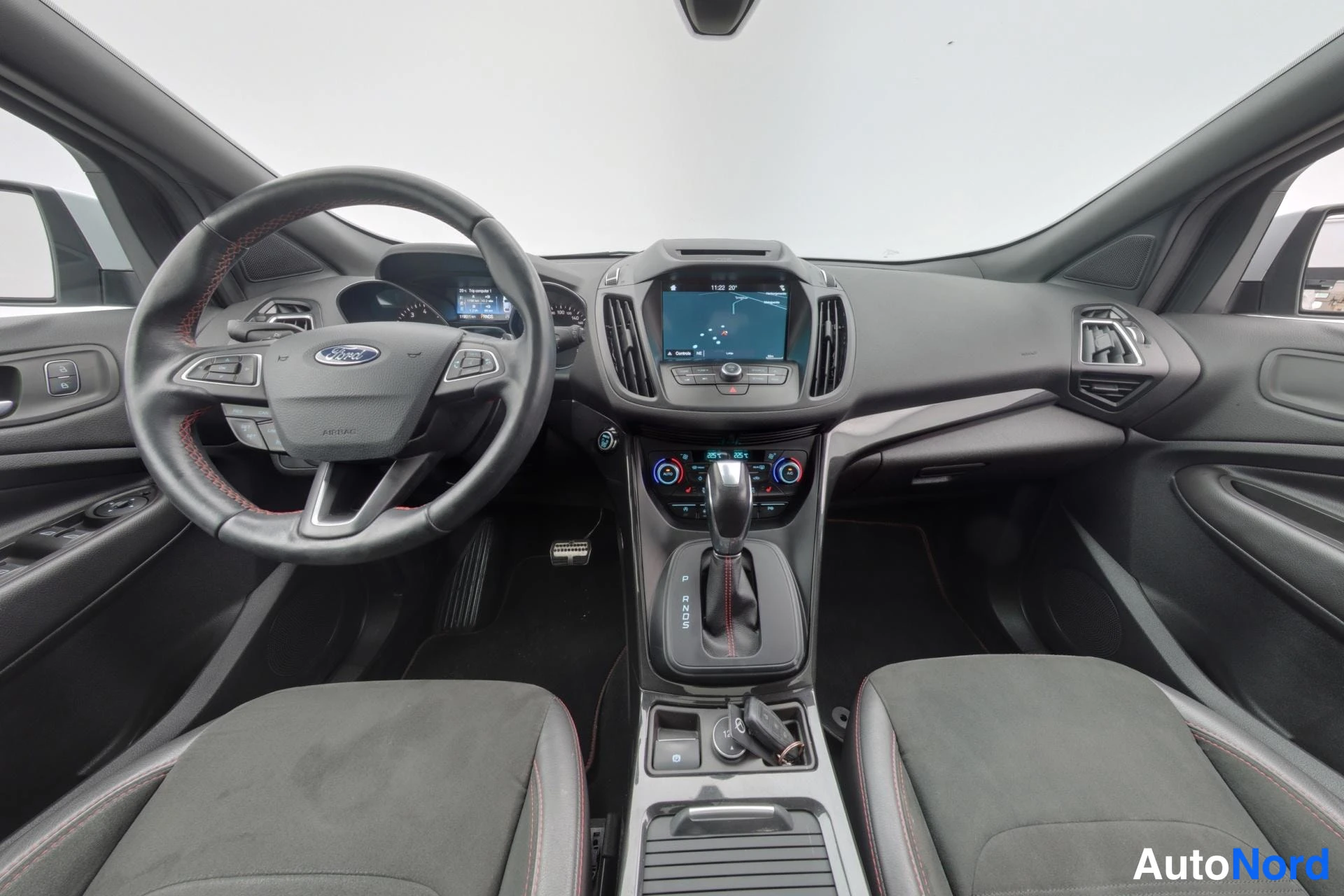 Valkoinen Ford Kuga 2018, kuva 14