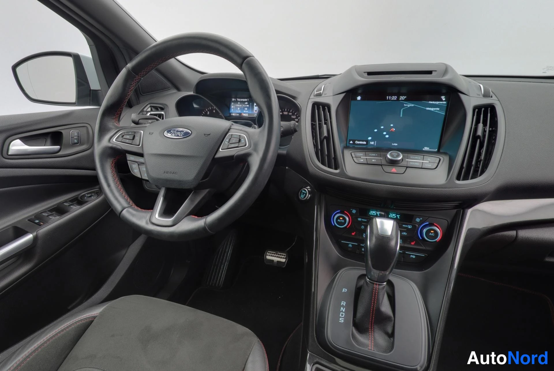Valkoinen Ford Kuga 2018, kuva 15
