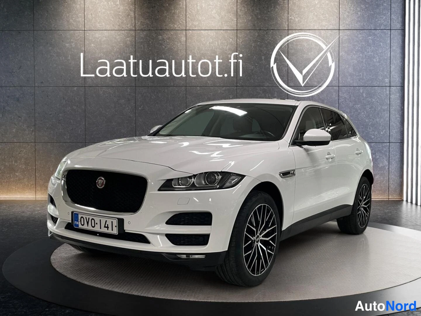 Valkoinen Jaguar F-Pace 2017, kuva 30